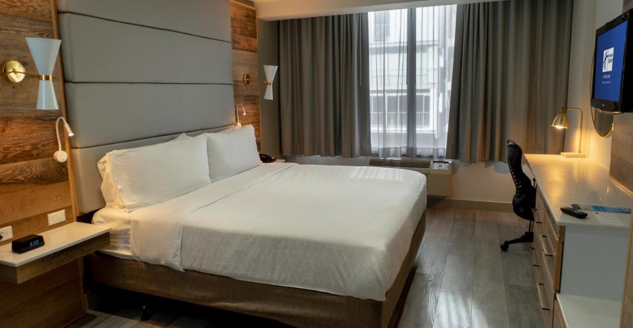 Standard King Room Accessible