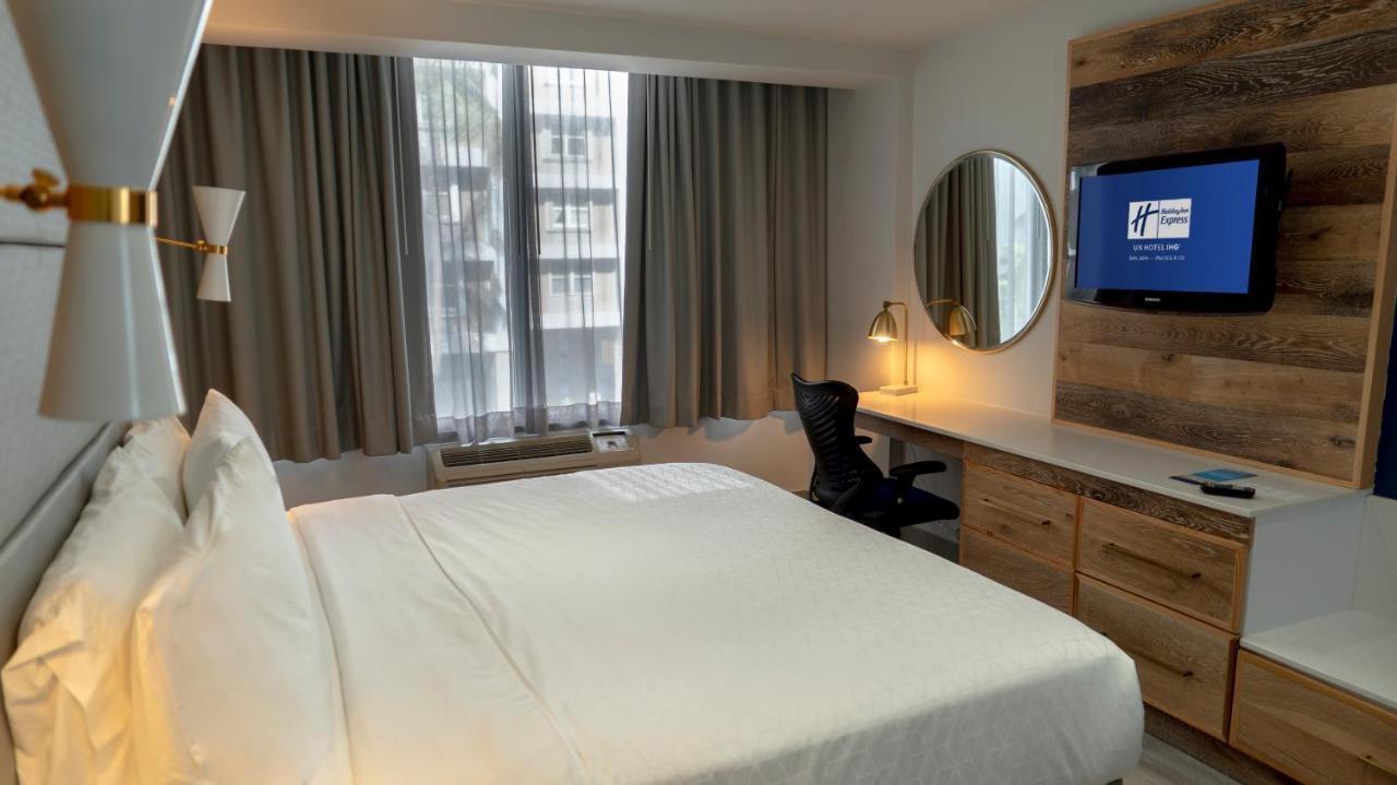 Standard King Room Accessible