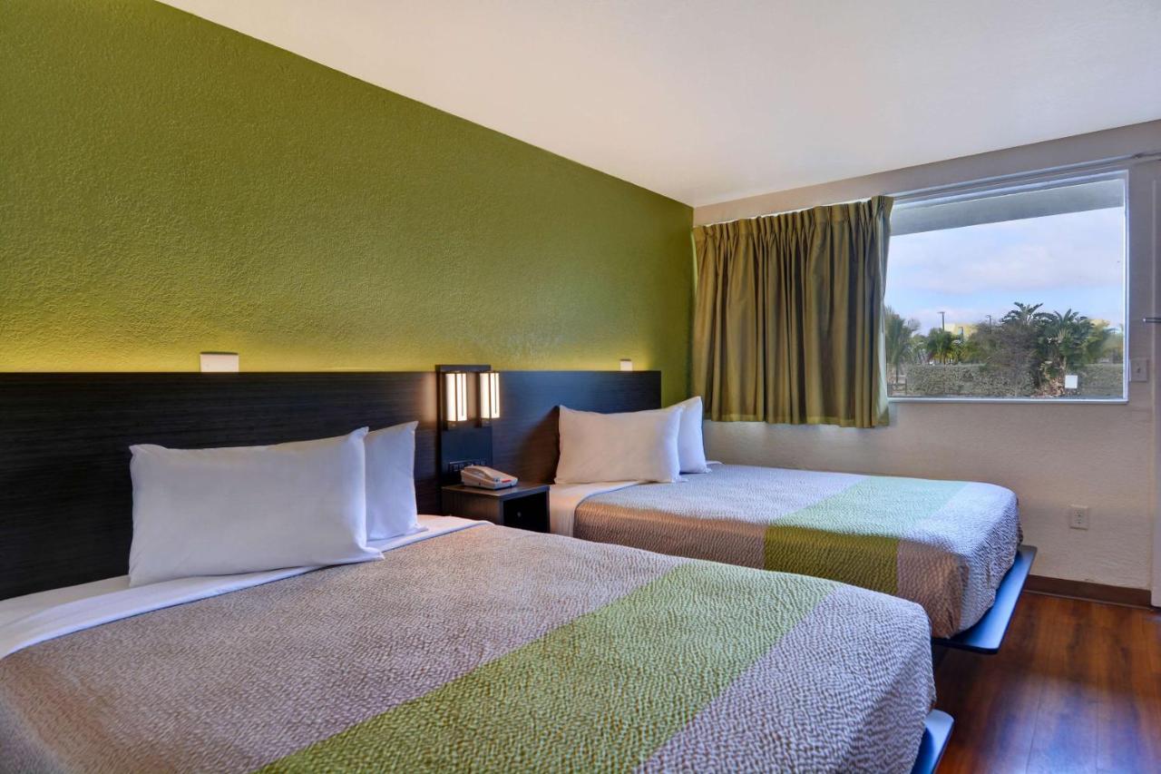 Deluxe Queen Room with Two Queen Beds - Non-Smoking,1076838019:JPEG