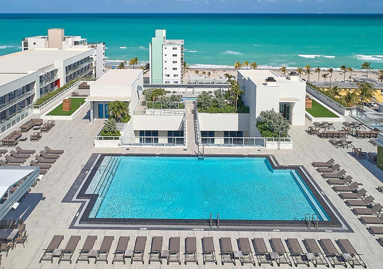 One-Bedroom Apartment with Bay View