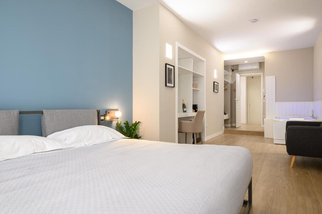 Deluxe Double Room Bath
