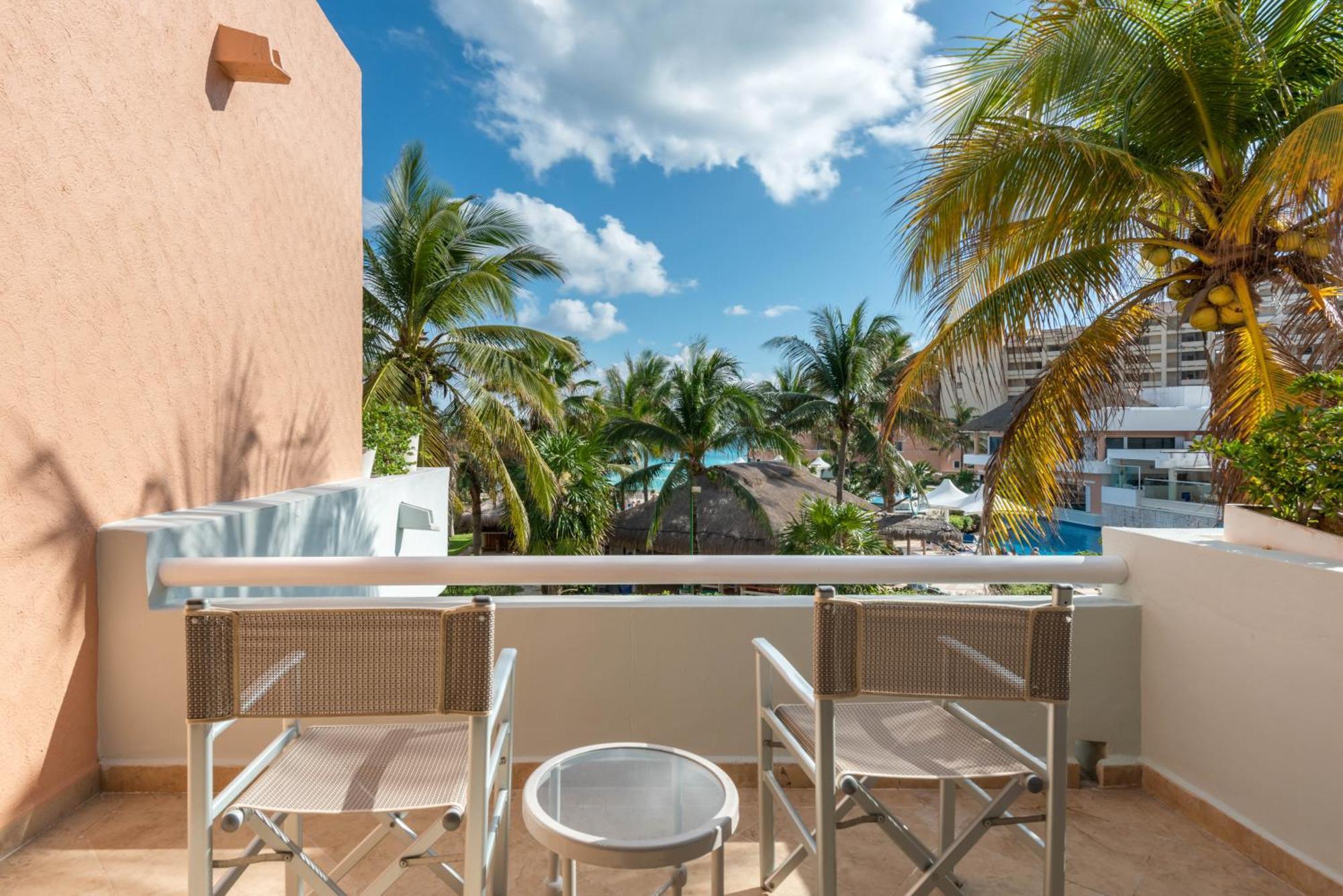 Four-Bedroom Premium Villa Two King Beds Two Double Beds Non-Smoking