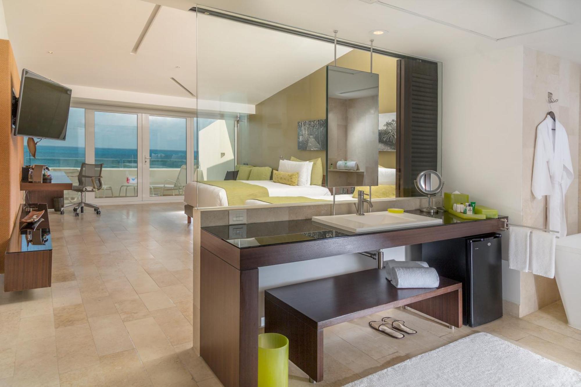 Club Queen Room Two Queen Beds Ocean view