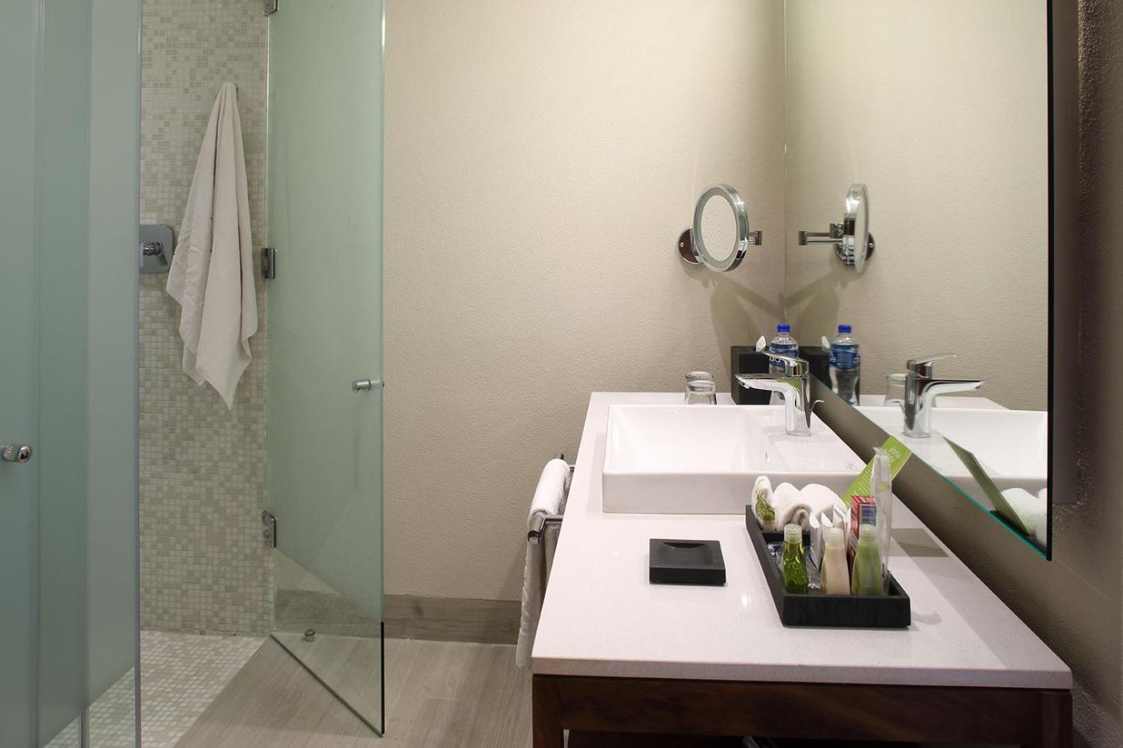 Deluxe King Ocean Front Suite