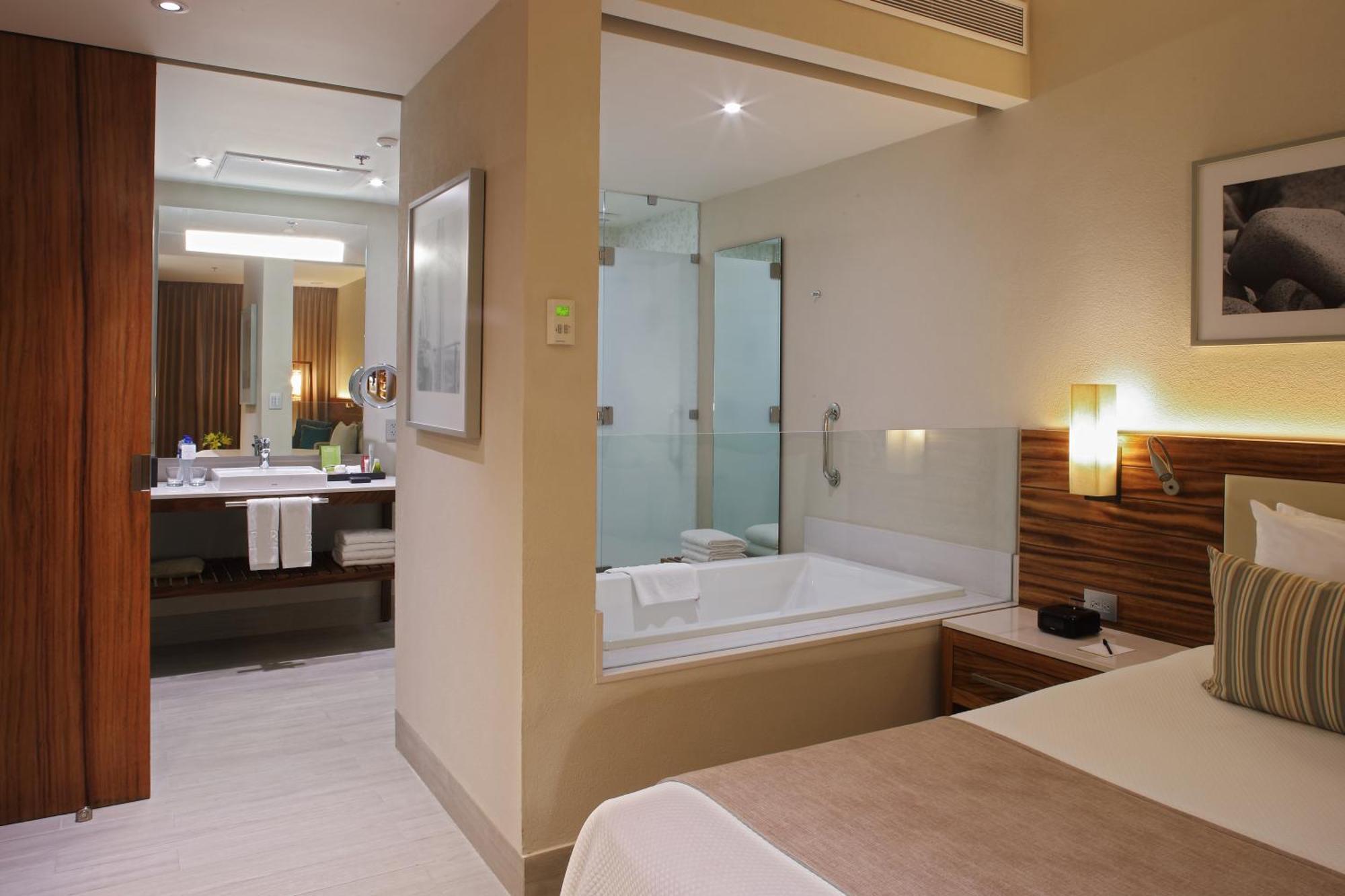 Swim Up Ocean Front King Adults Only