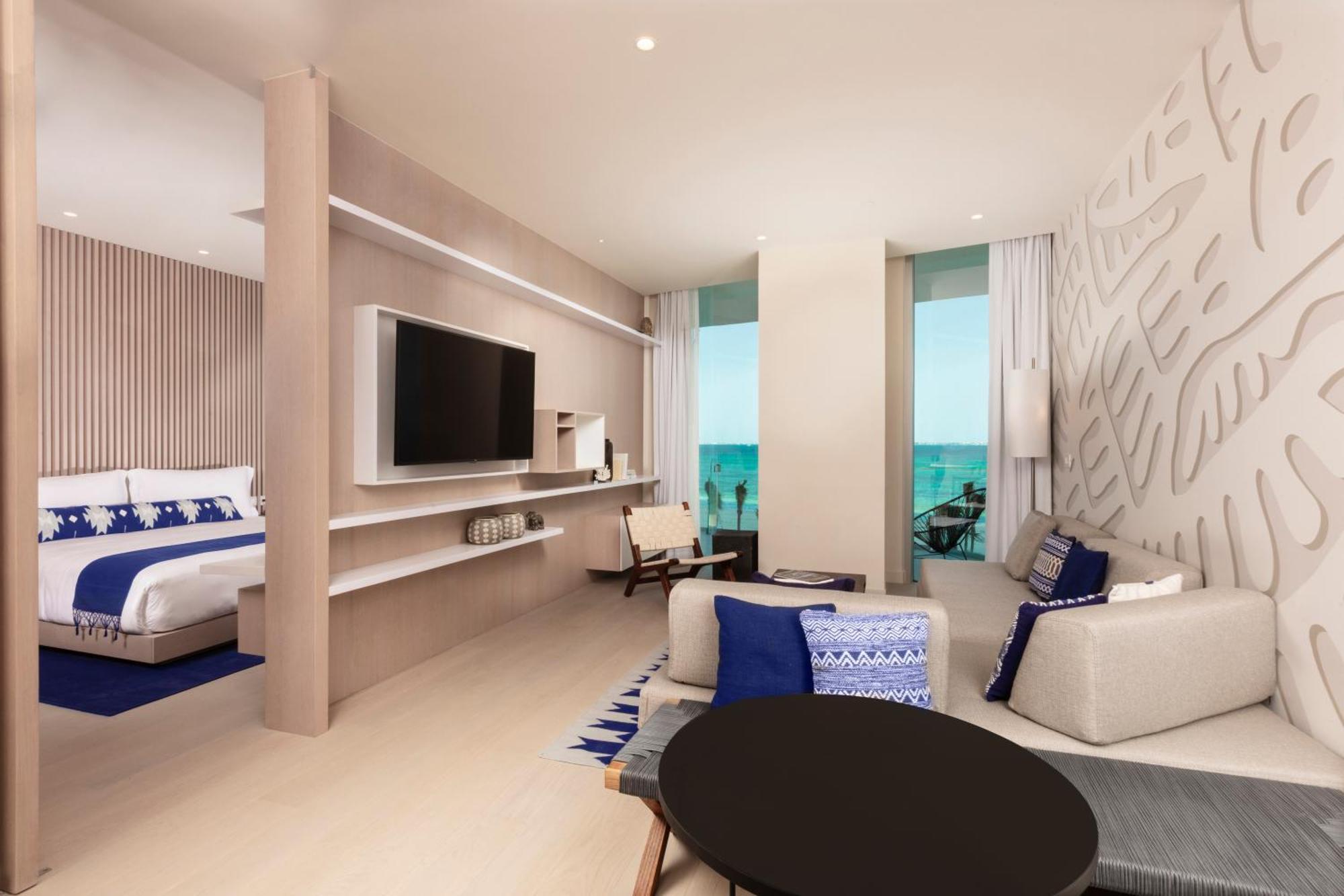 Deluxe One-Bedroom Suite Ocean Front King