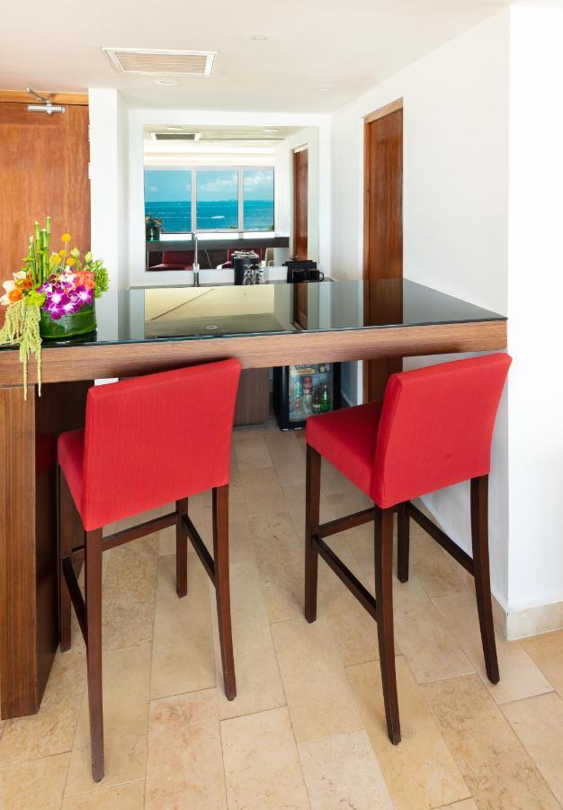Club Queen Suite Ocean View