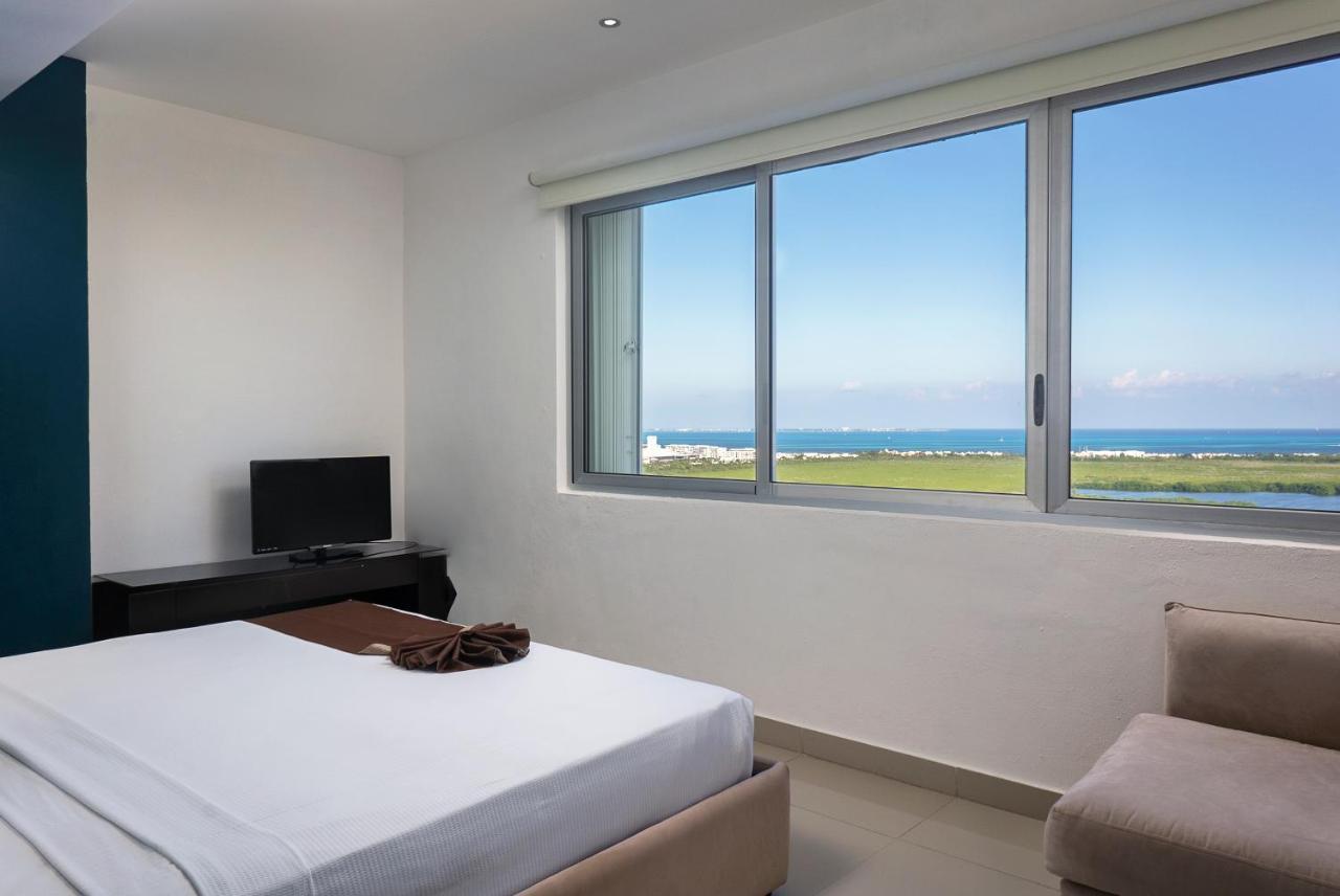 Three-Bedroom Suite Sea View