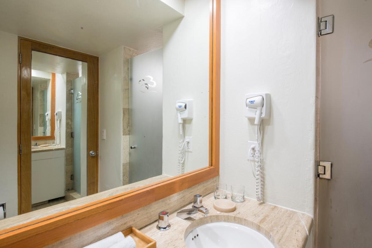 One-Bedroom King Suite Jacuzzi Balcony Ocean View