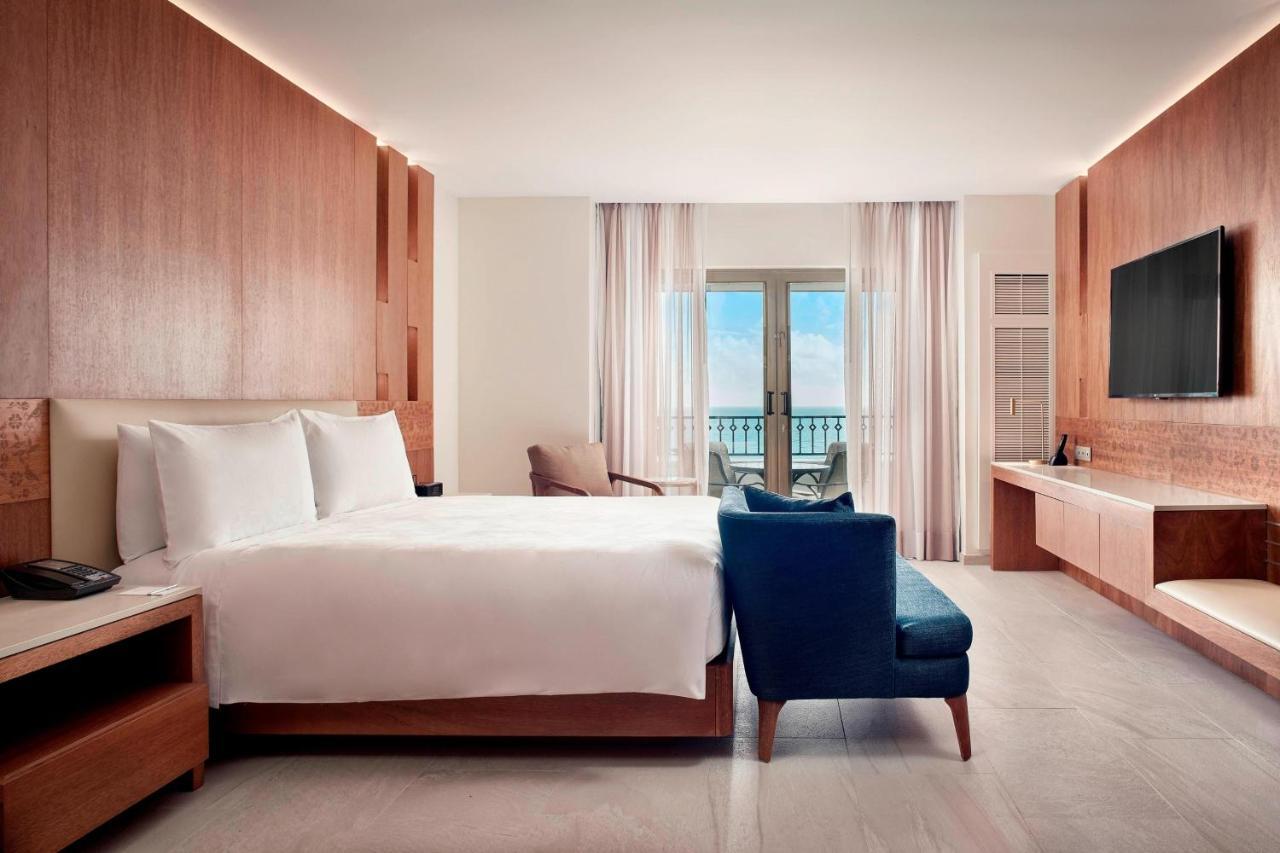 Club Level 1 Bedroom Suite Balcony