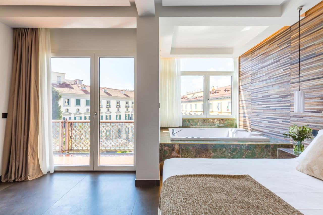 Deluxe Double Room Bath