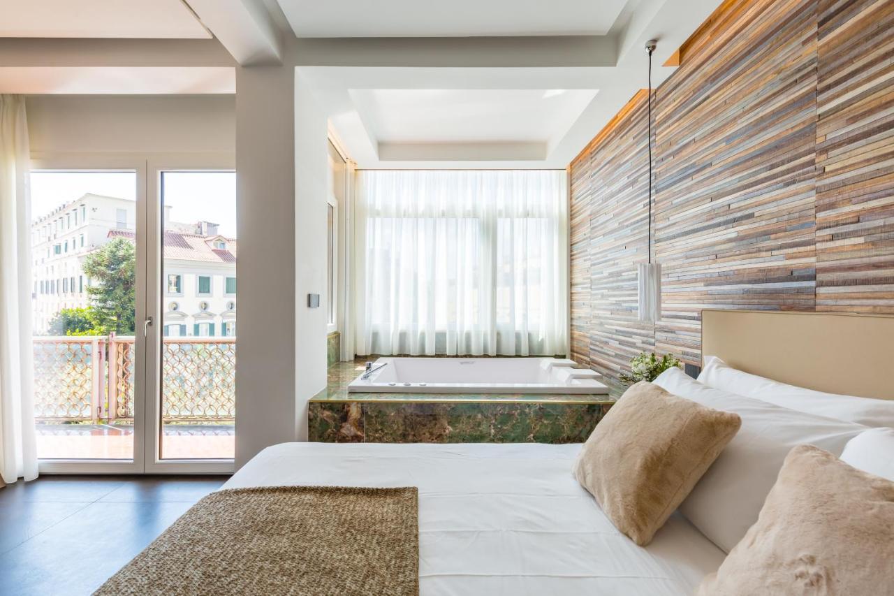 Deluxe Double Room Bath
