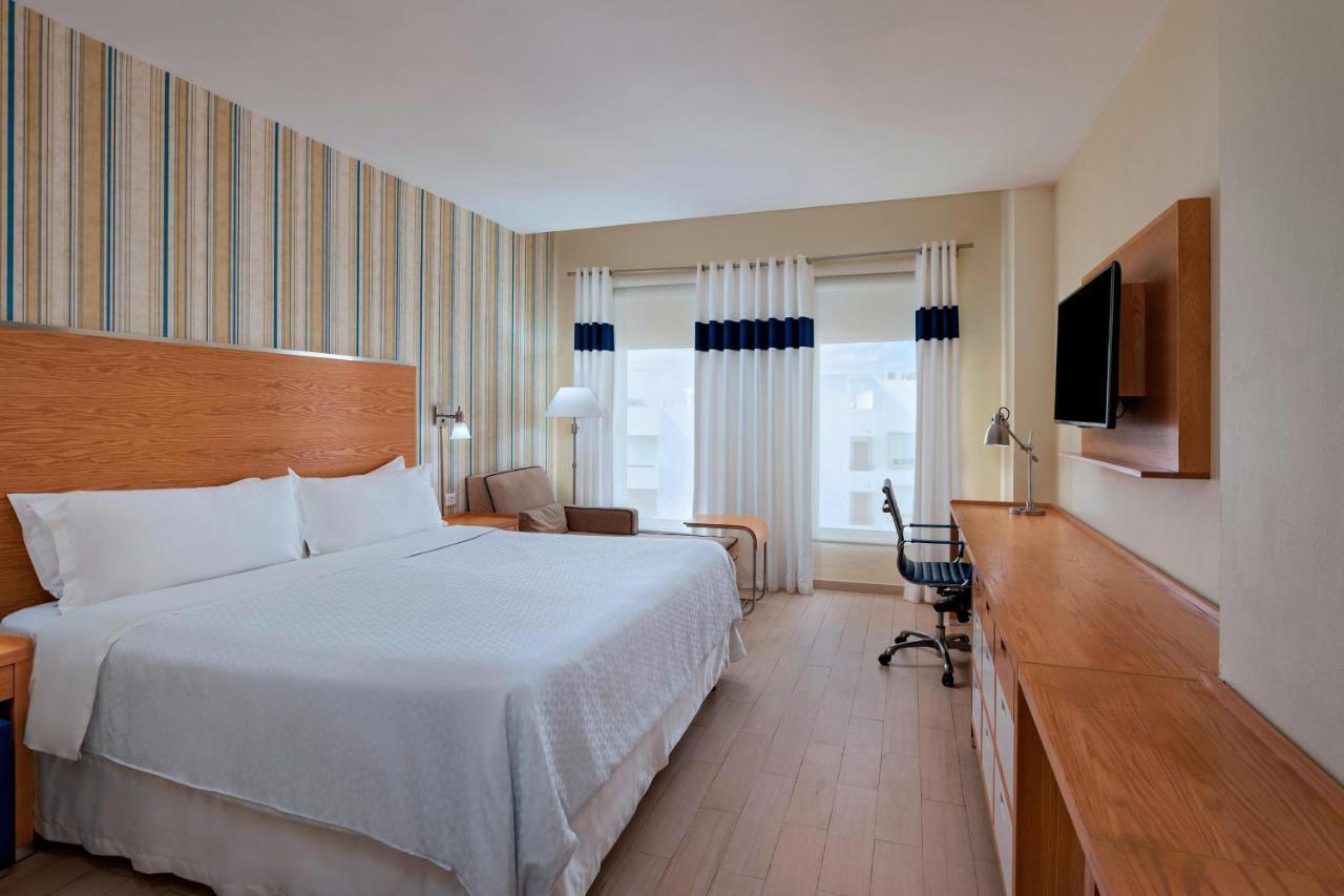 Traditional Guest room King City view