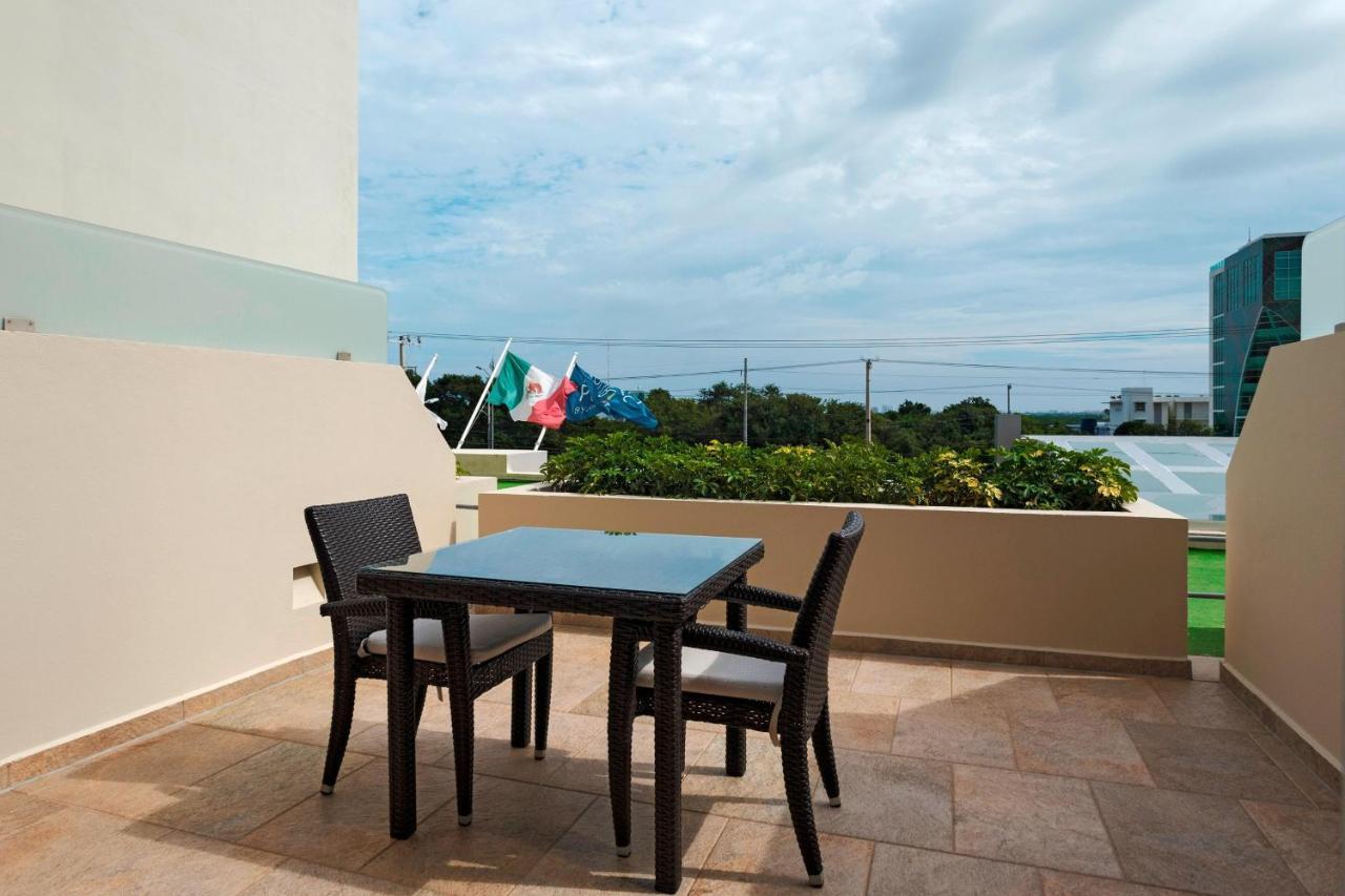 Deluxe Guest room 1 King City view