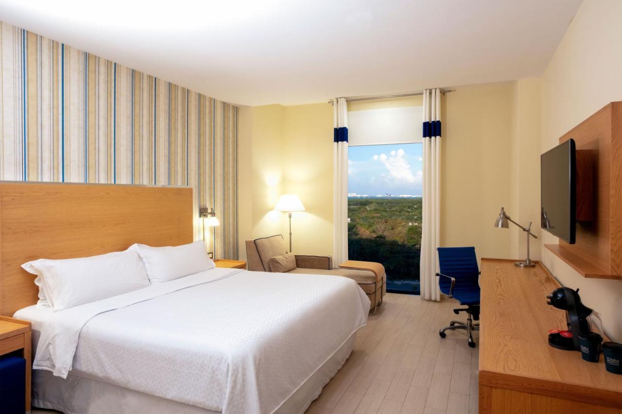 Deluxe Guest room 1 King City view