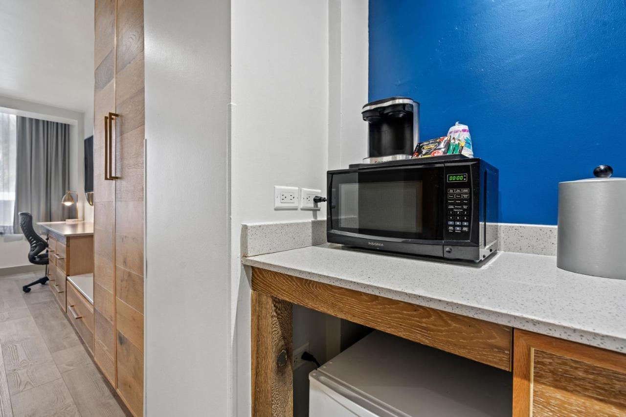 Standard King Room Accessible