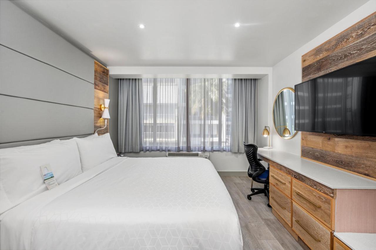 Standard King Room Accessible