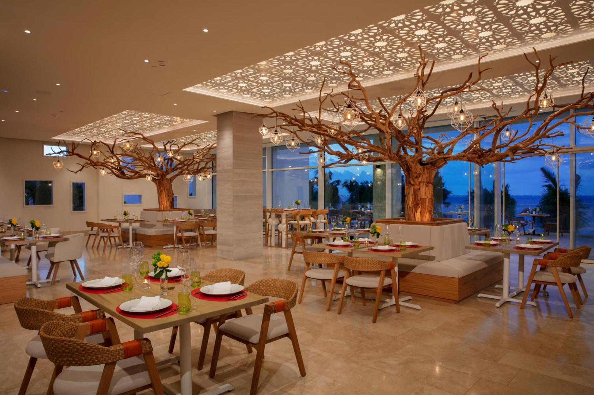 Xhale club Junior Suite upper Ocean Front King