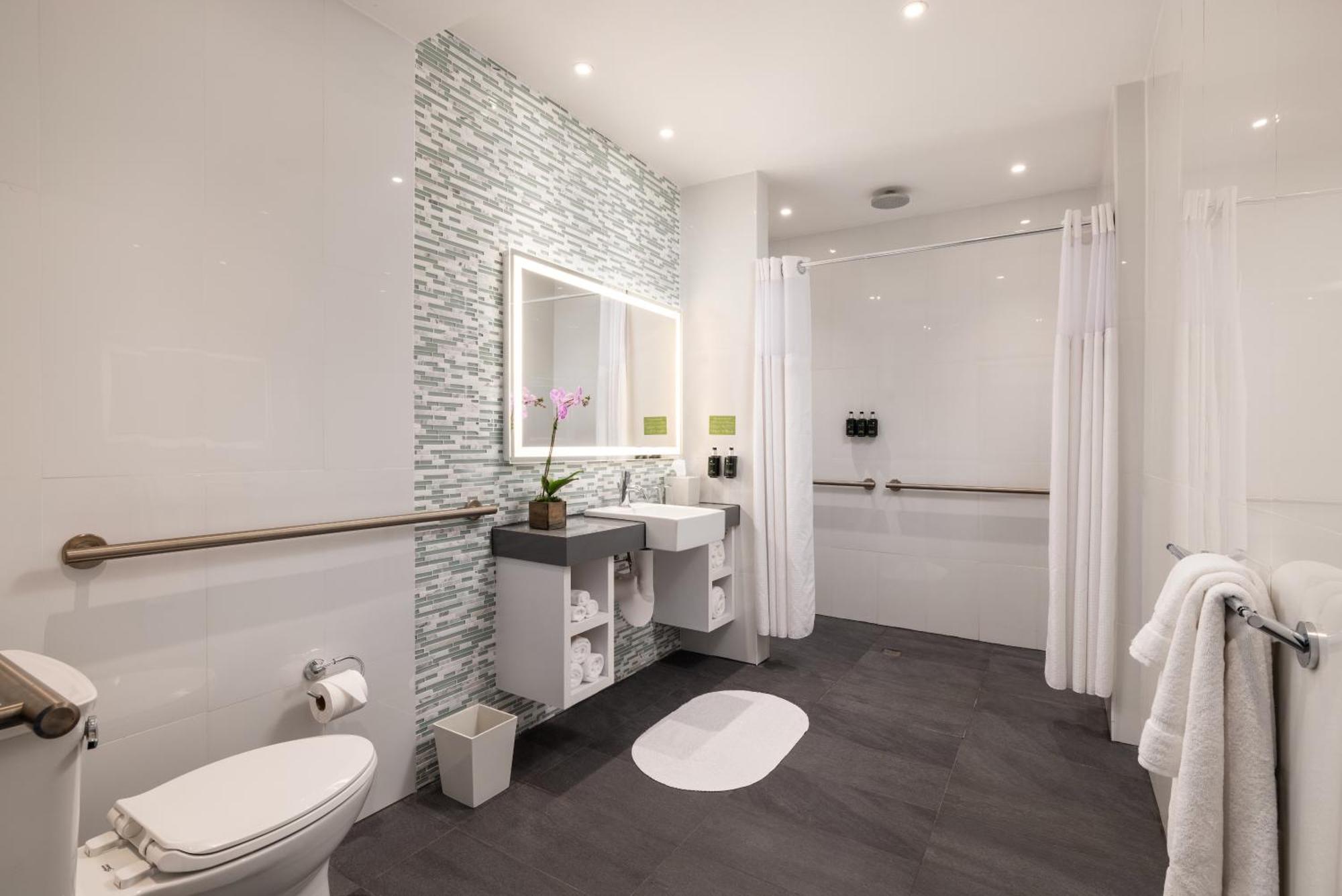 Junior Suite with Balcony Accessible