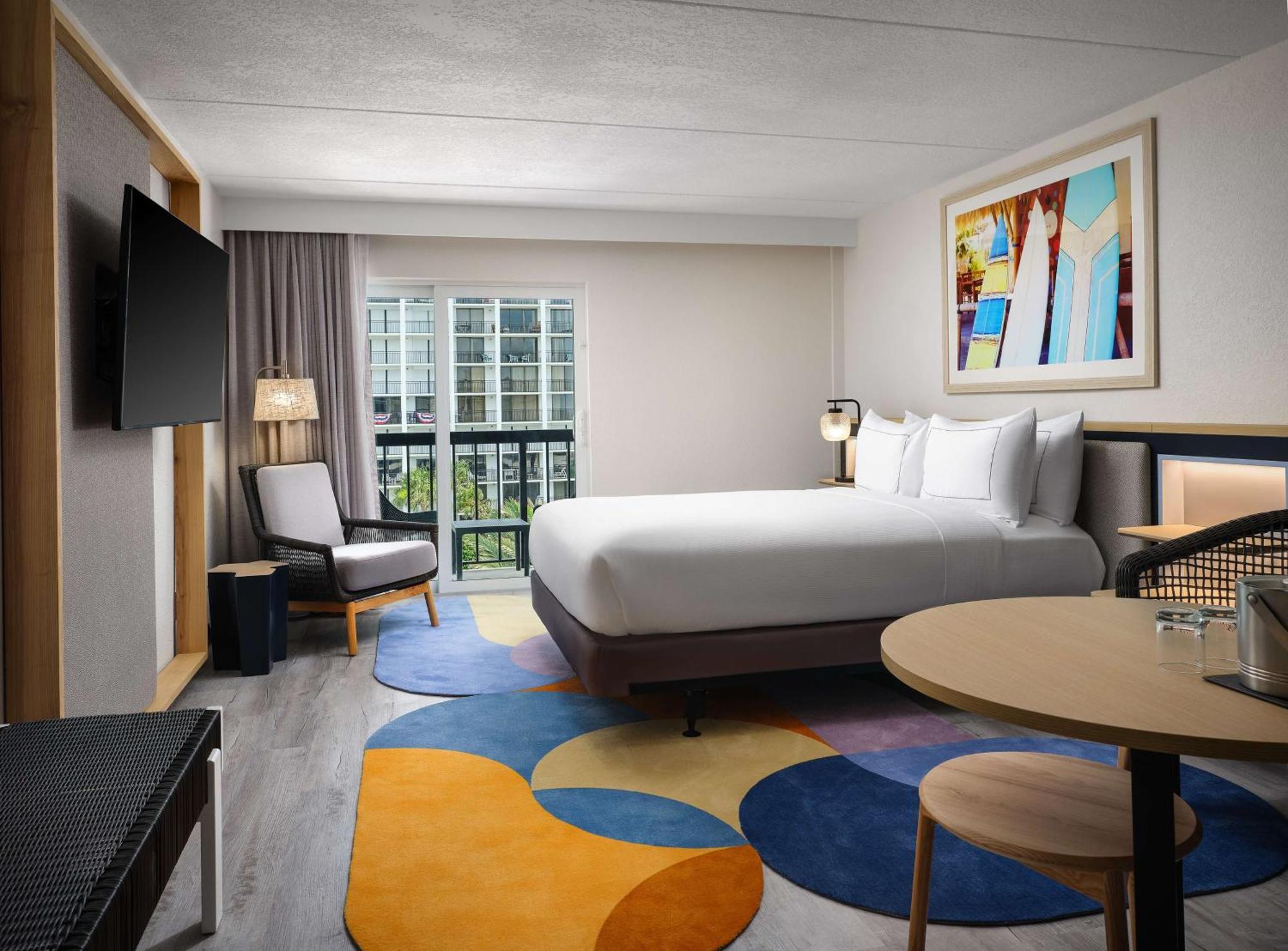 Queen Room with Roll In Shower and Balcony - Mobility/Hearing Accessible,1705803503:JPEG