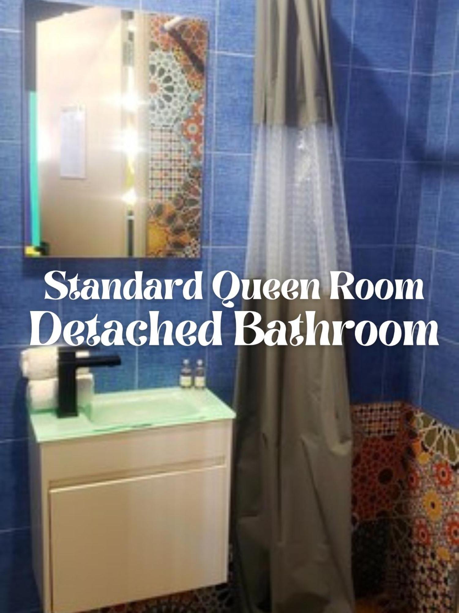 Deluxe Queen Room External Bathroom