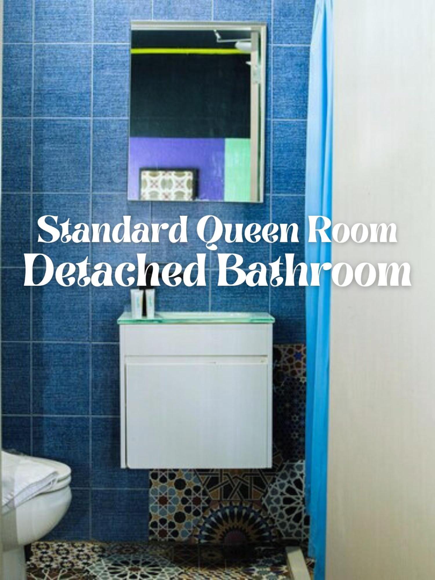 Deluxe Queen Room External Bathroom