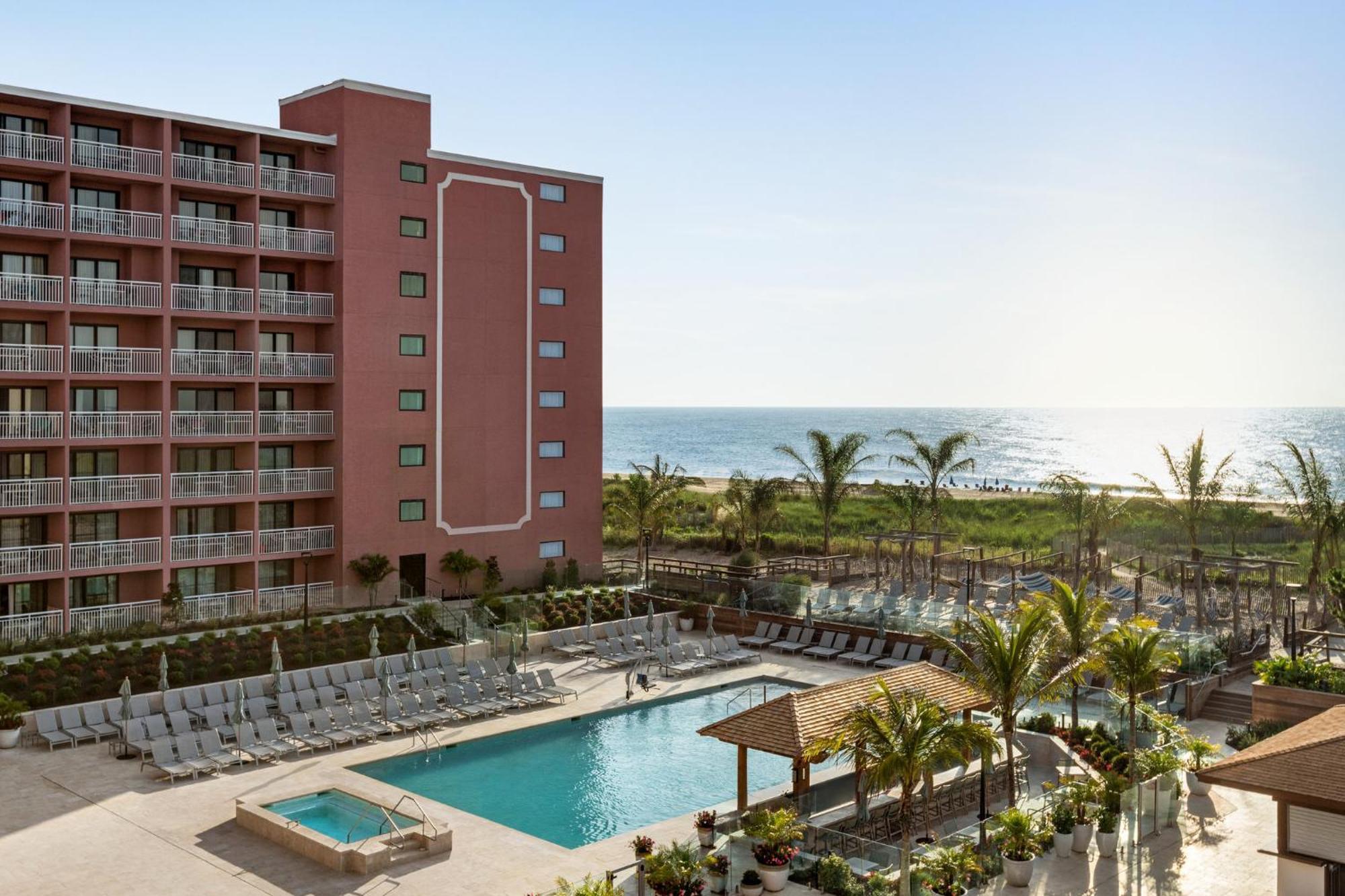 King Suite with One King Bed - Pool View and Oceanfront - Communication Accessible Tub