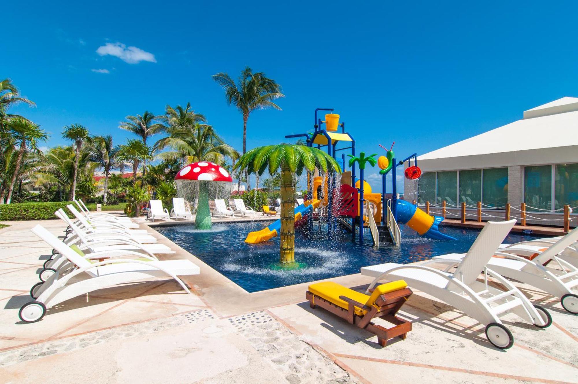King Suite Pool View