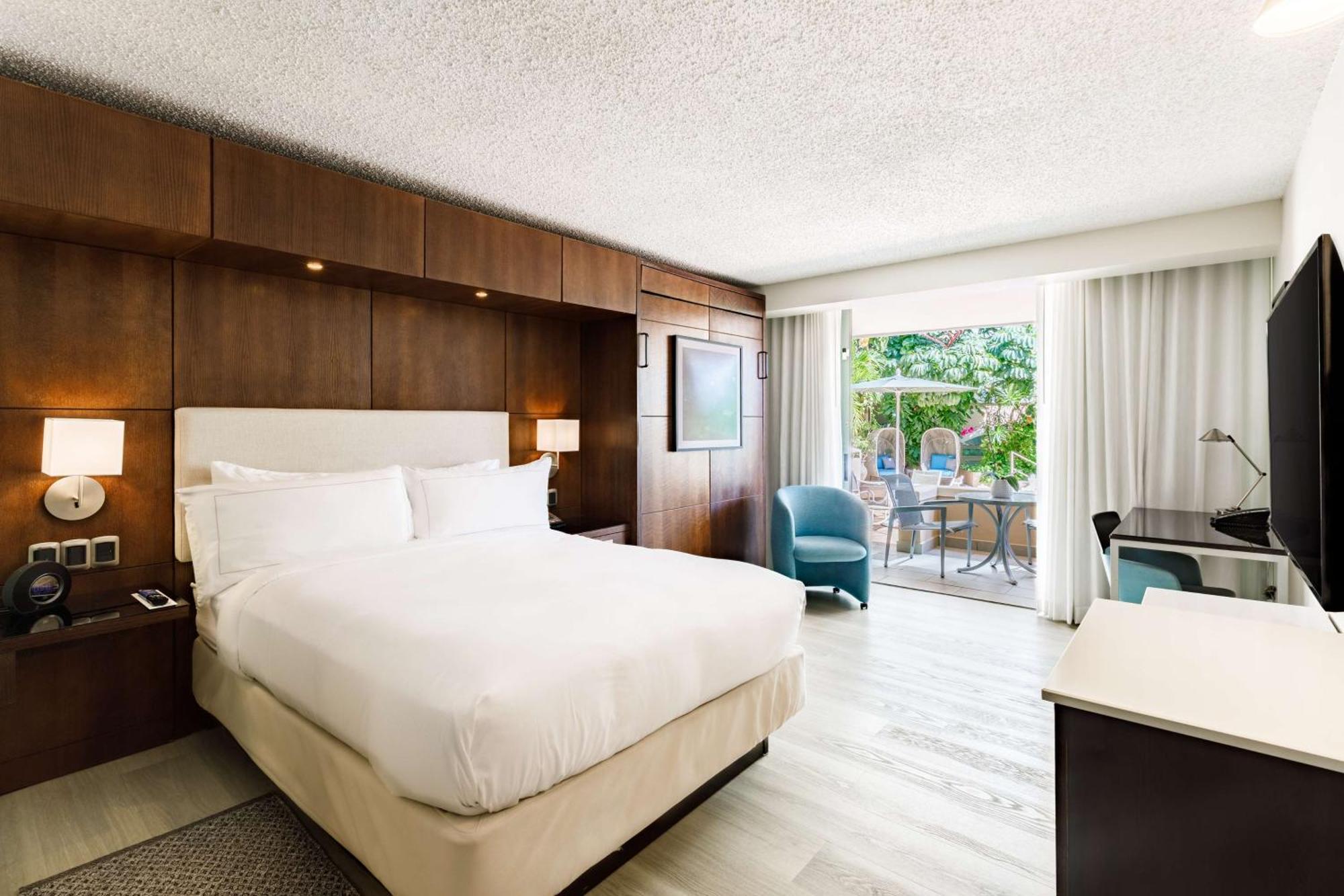 Queen Room Extra Double Bed Balcony Garden View