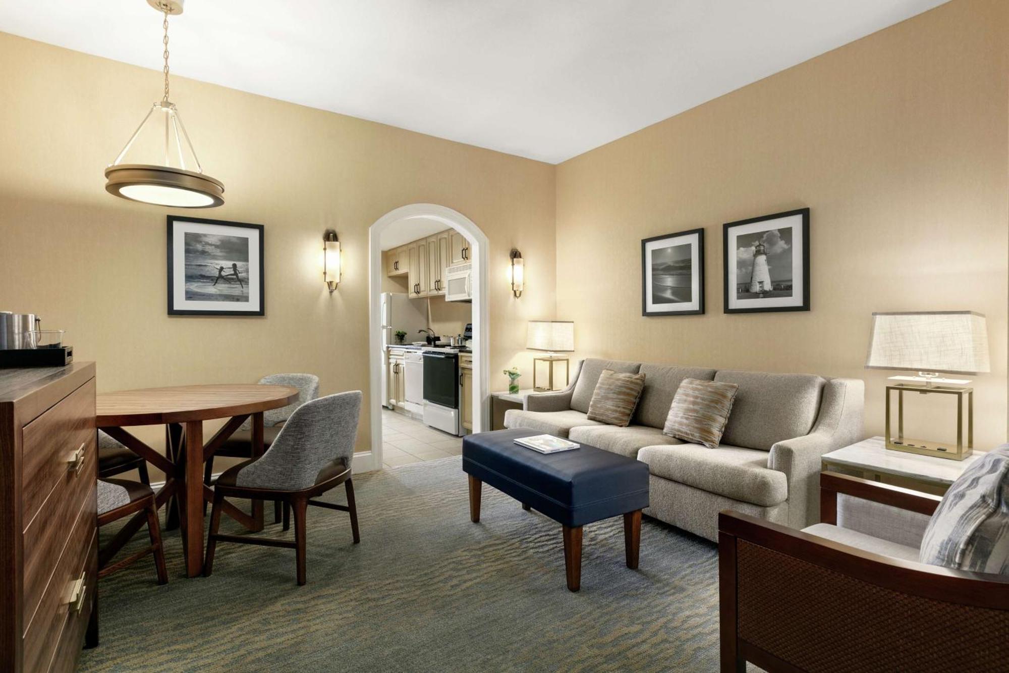 Queen Corner Suite with Two Queen Beds - Oceanfront