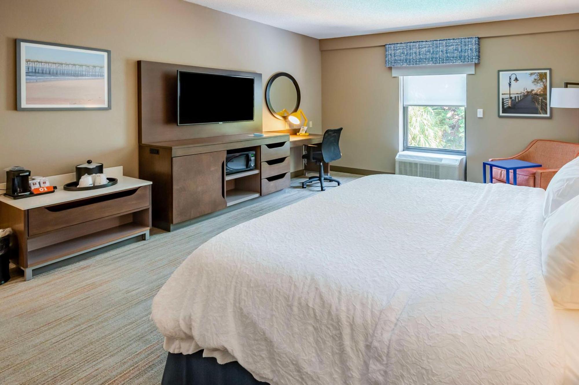 King Room with Refrigerator - Non-Smoking