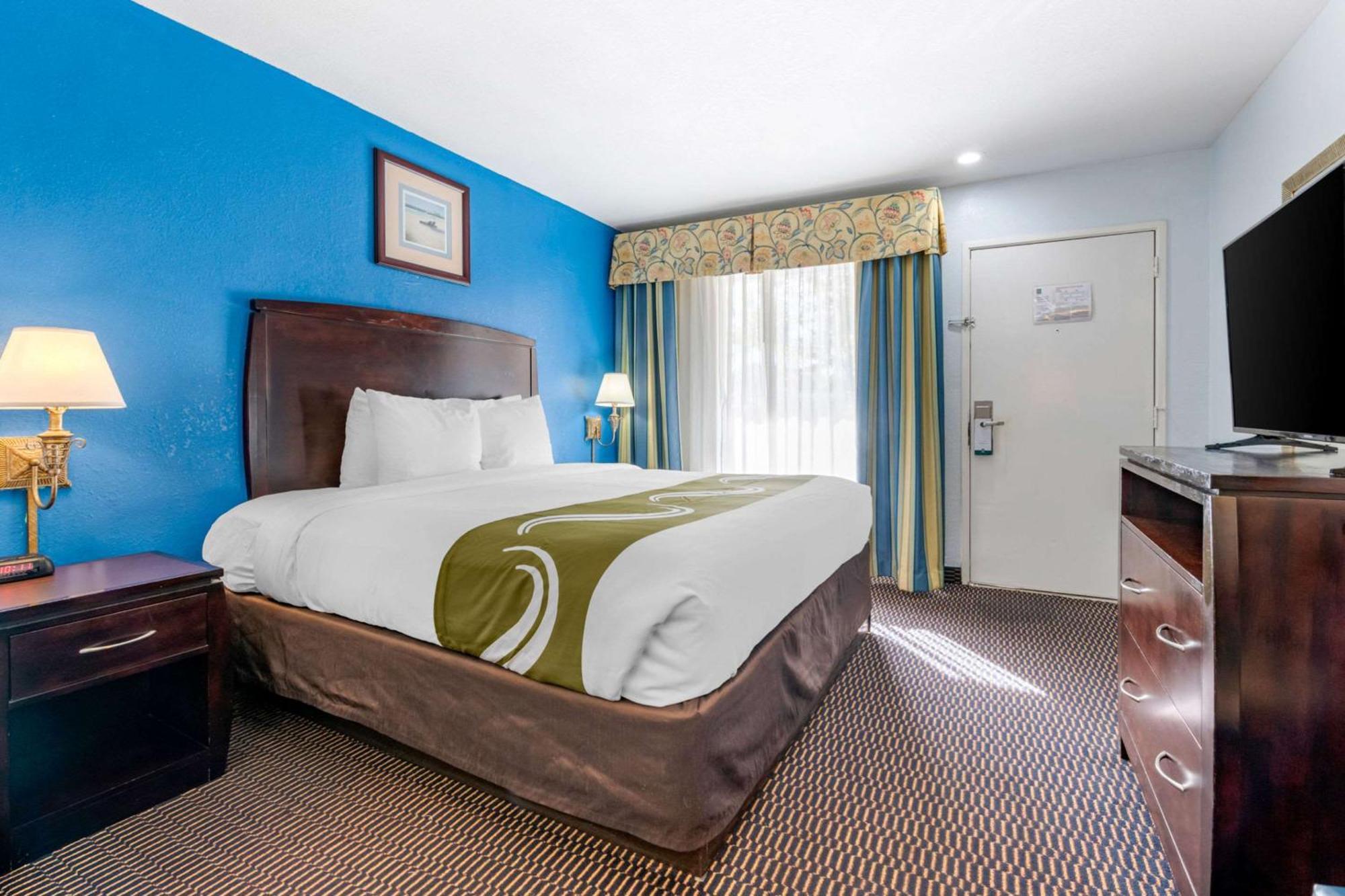 King Suite with Sofa - Disability Access/Non Smoking