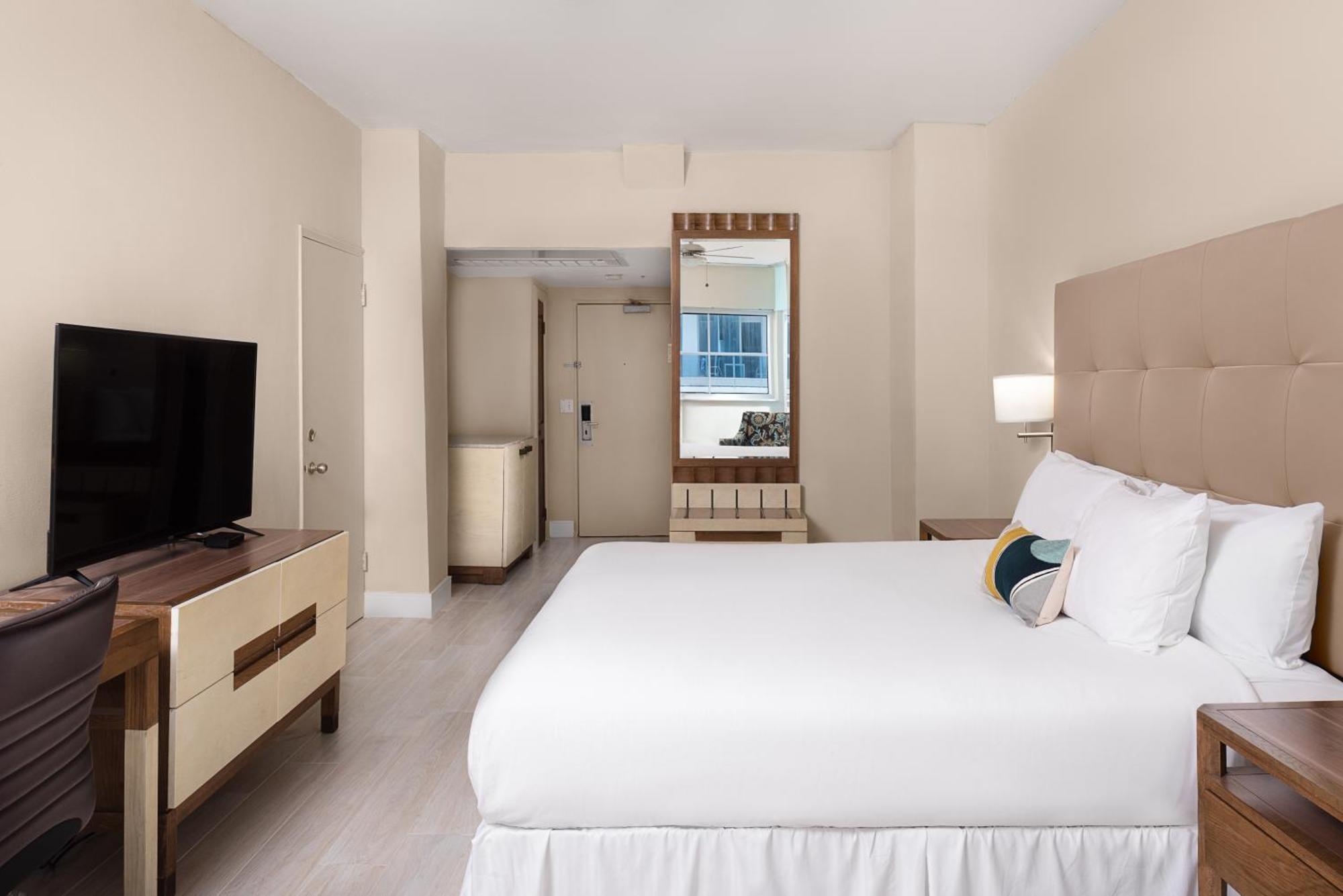 Deluxe Partial Ocean View King