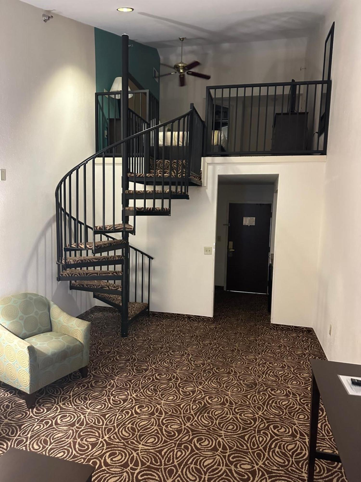 King Room with Roll-in Shower - Disability Access/Non-Smoking