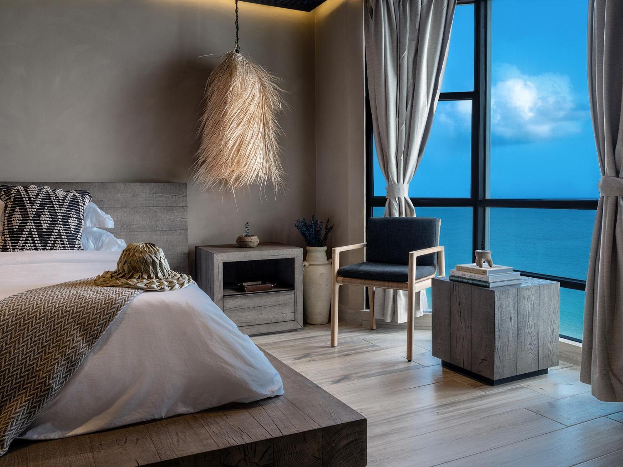 Deluxe King Suite