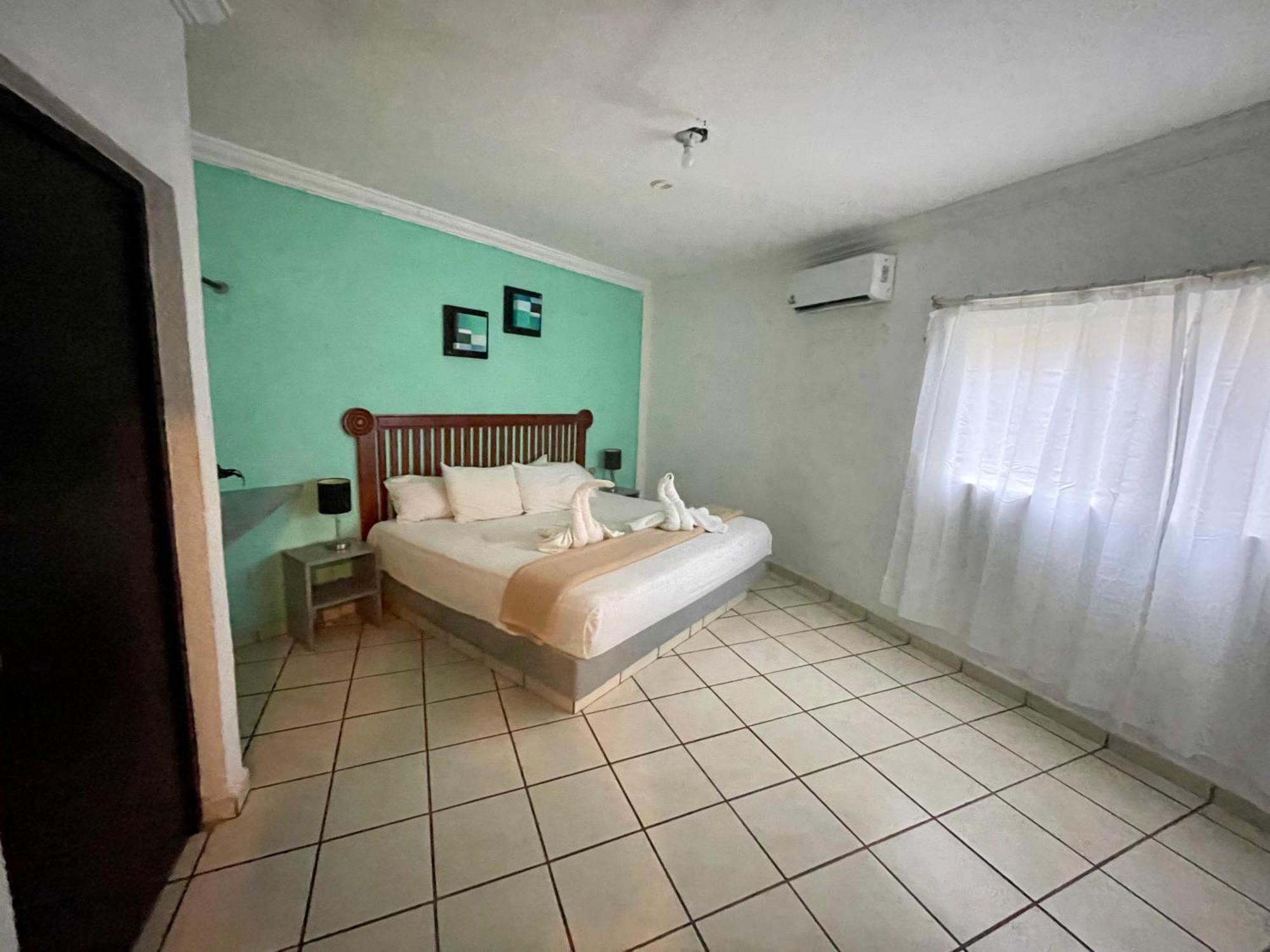 Deluxe King Suite