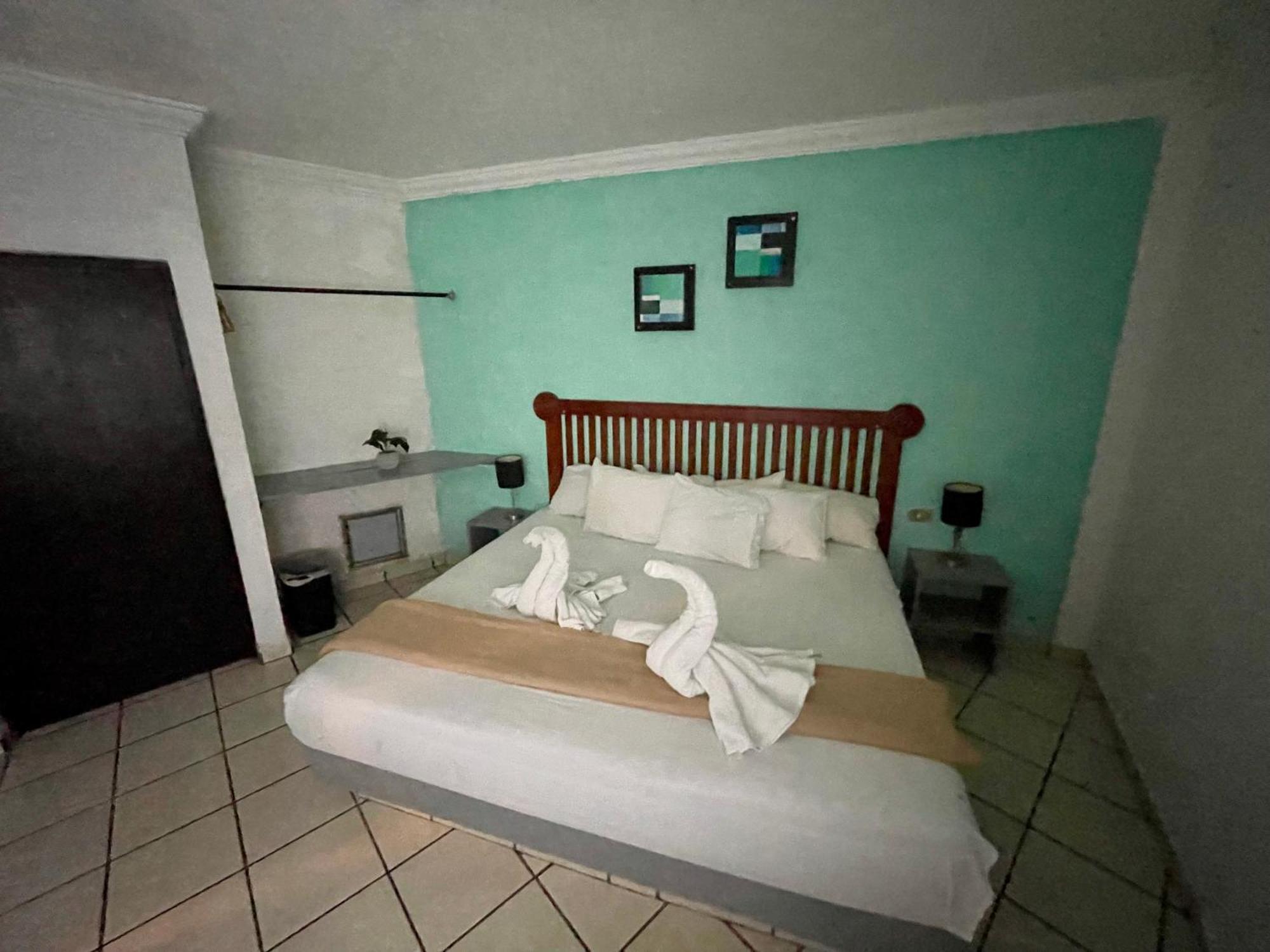 Deluxe King Suite