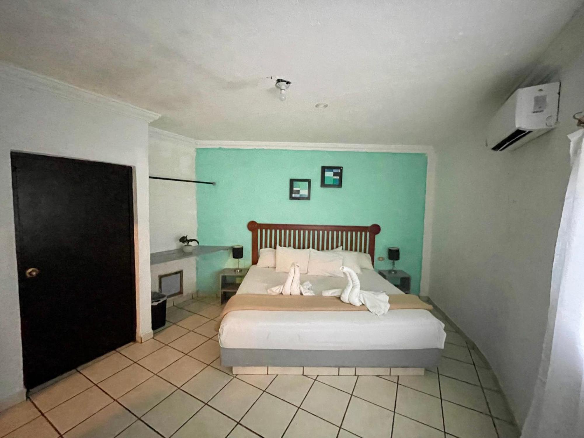 Deluxe King Suite