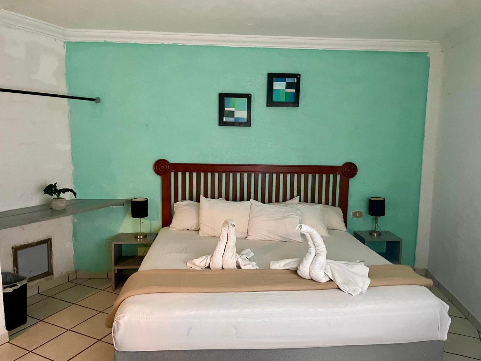 Deluxe King Suite