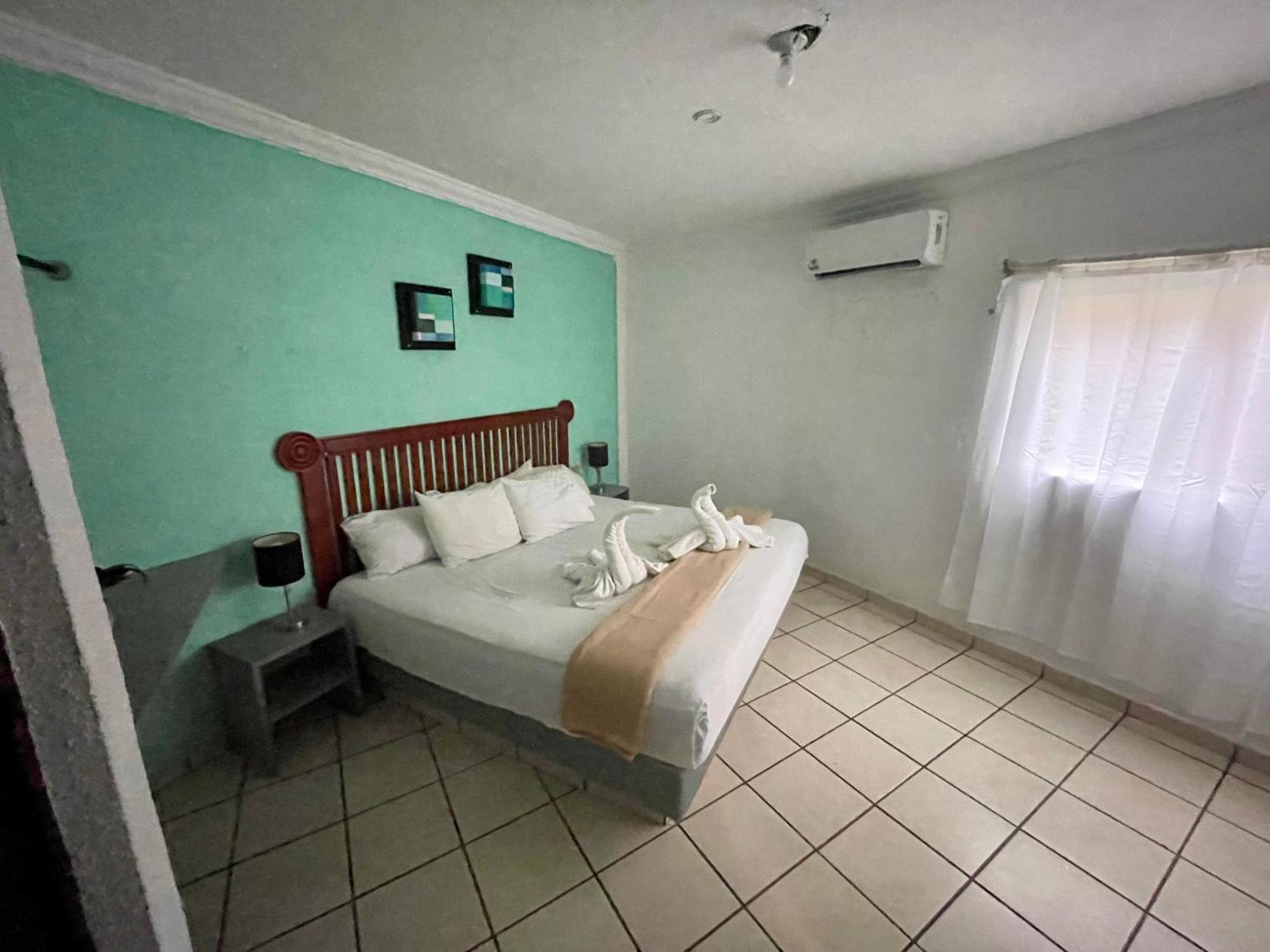 Deluxe King Suite