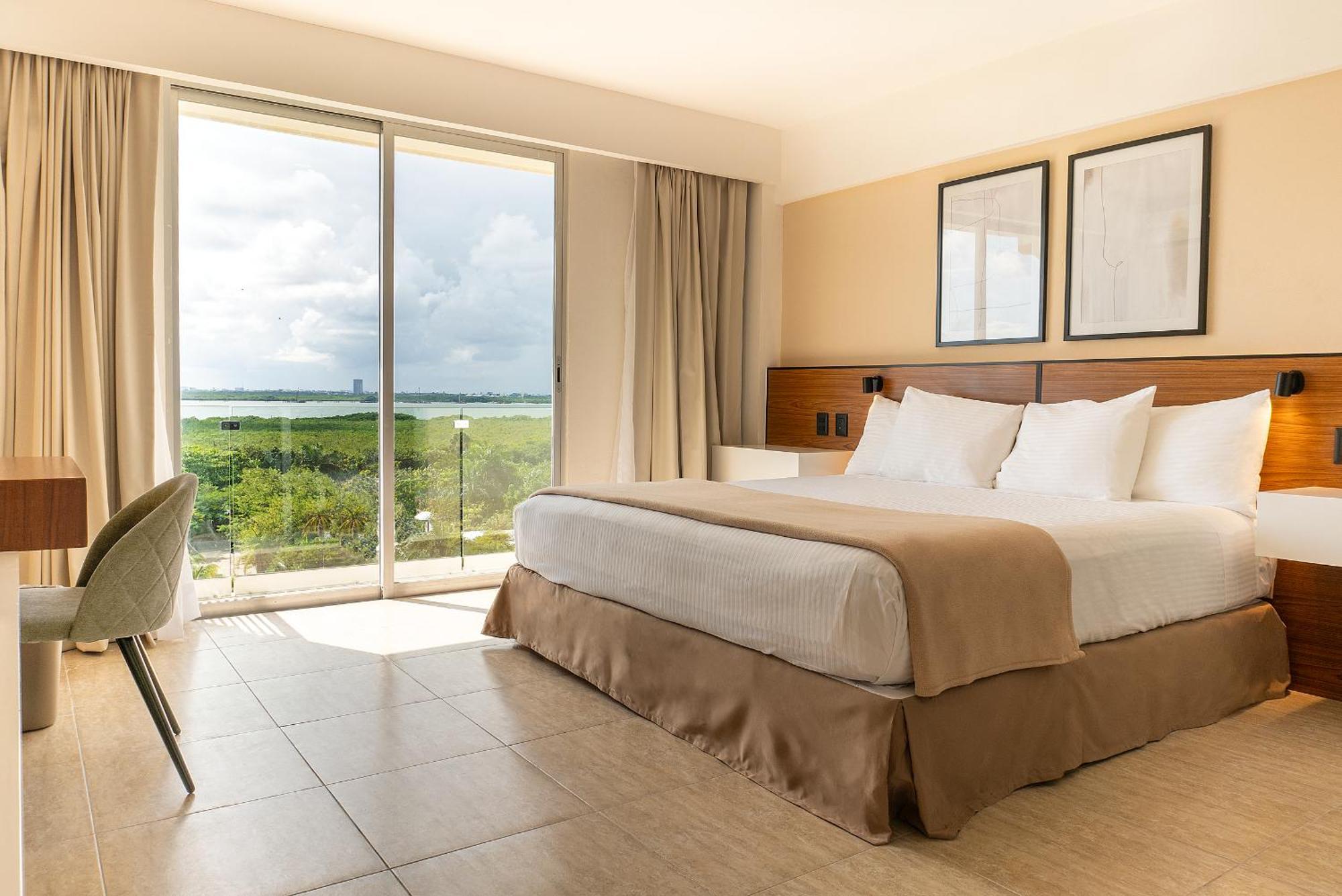 Deluxe King Room
