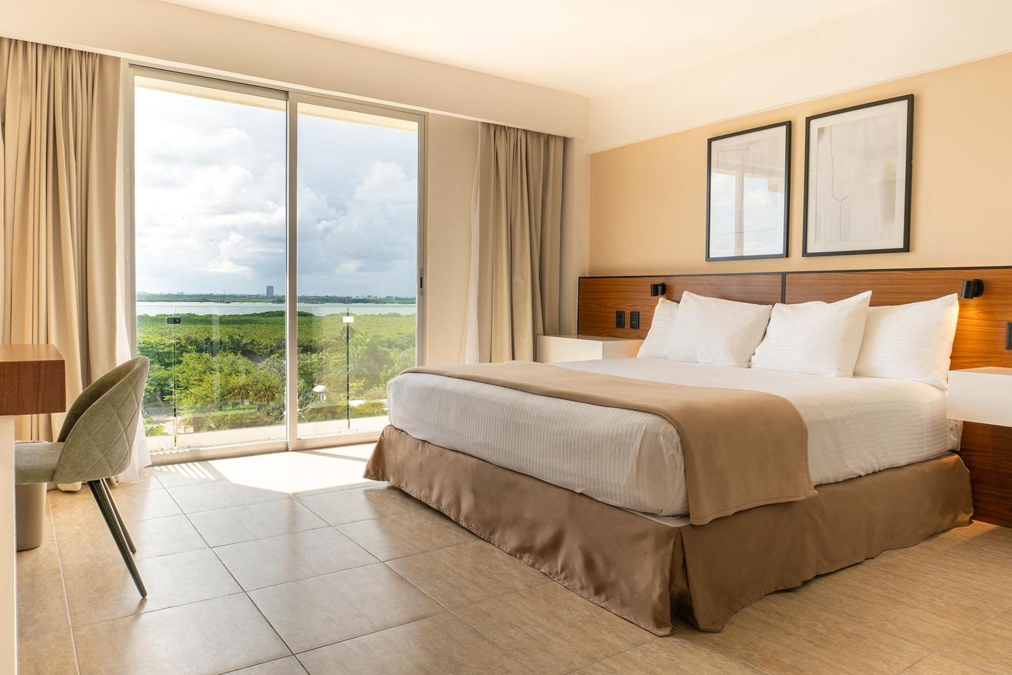 Deluxe King Suite