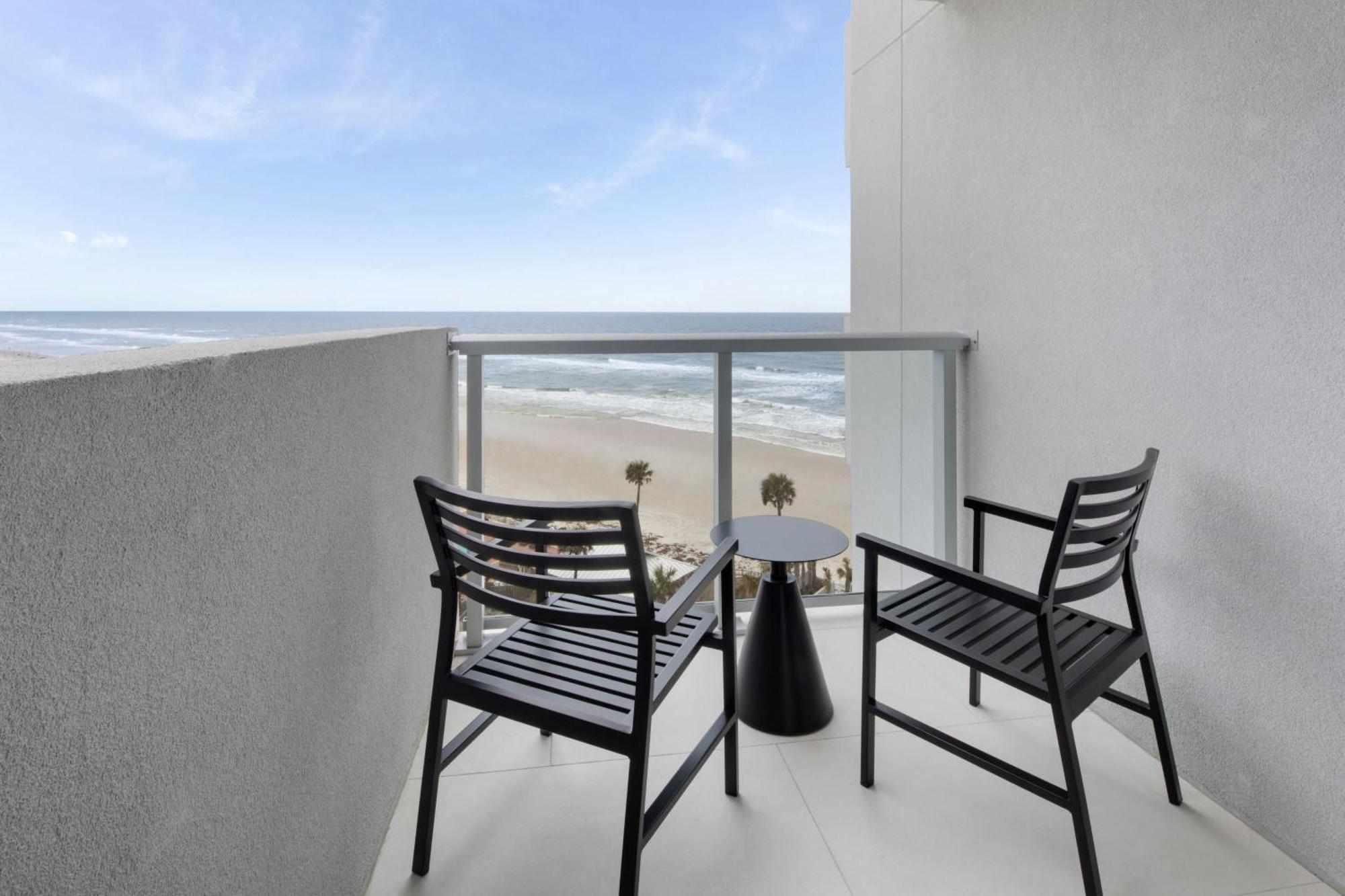 Queen Room with Balcony and Partial Ocean View
