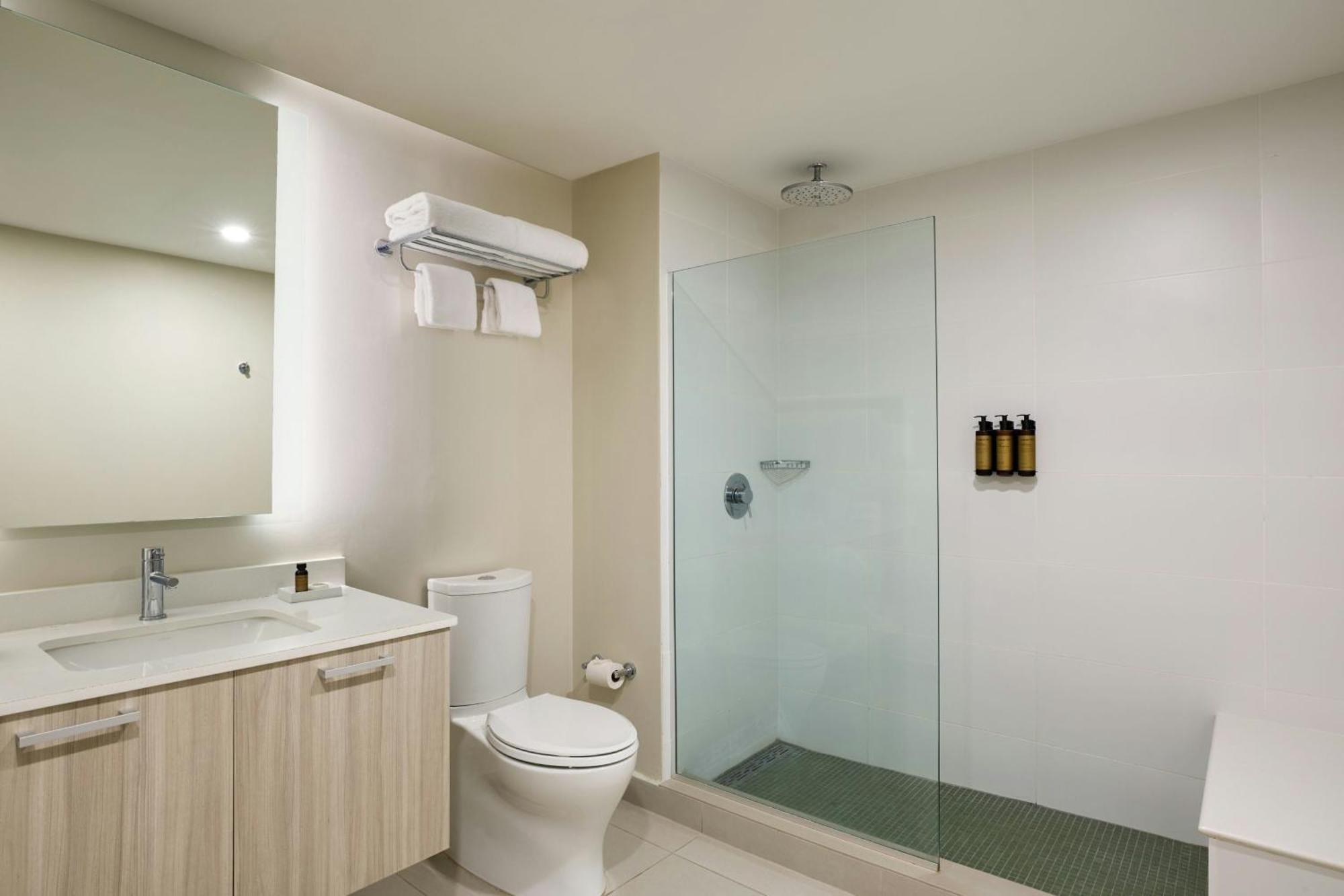 One-Bedroom Apartment Urban View