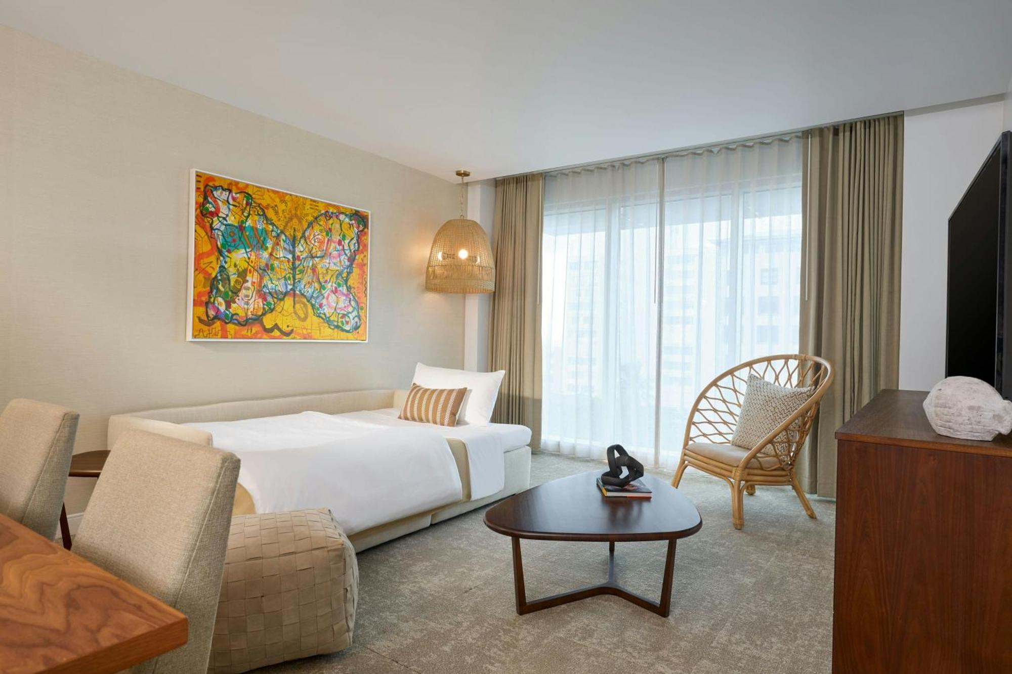 One-Bedroom Apartment Urban View