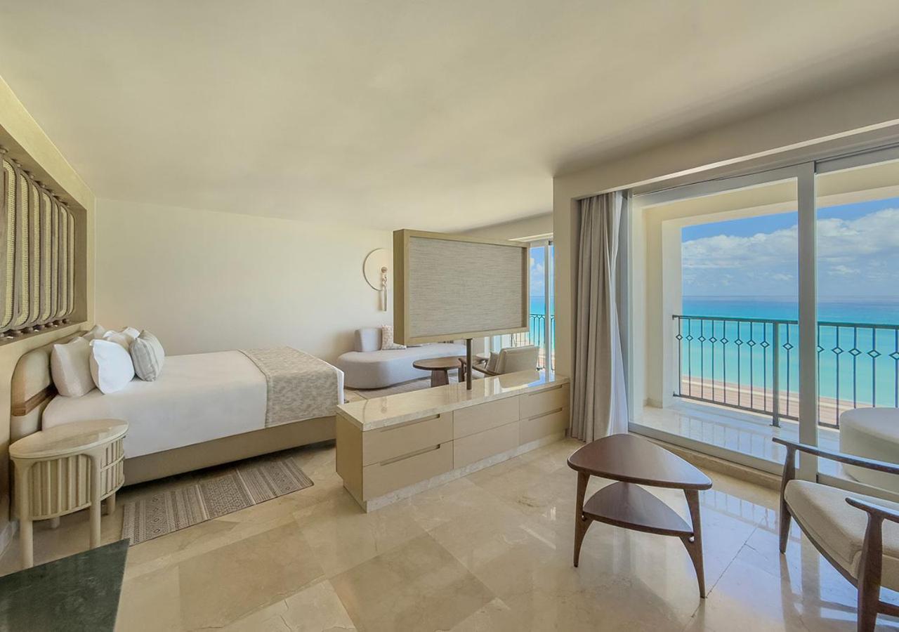 Royal Master Suite Jacuzzi