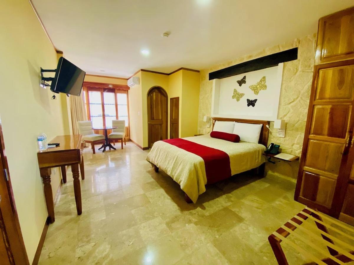 Deluxe Queen Suite