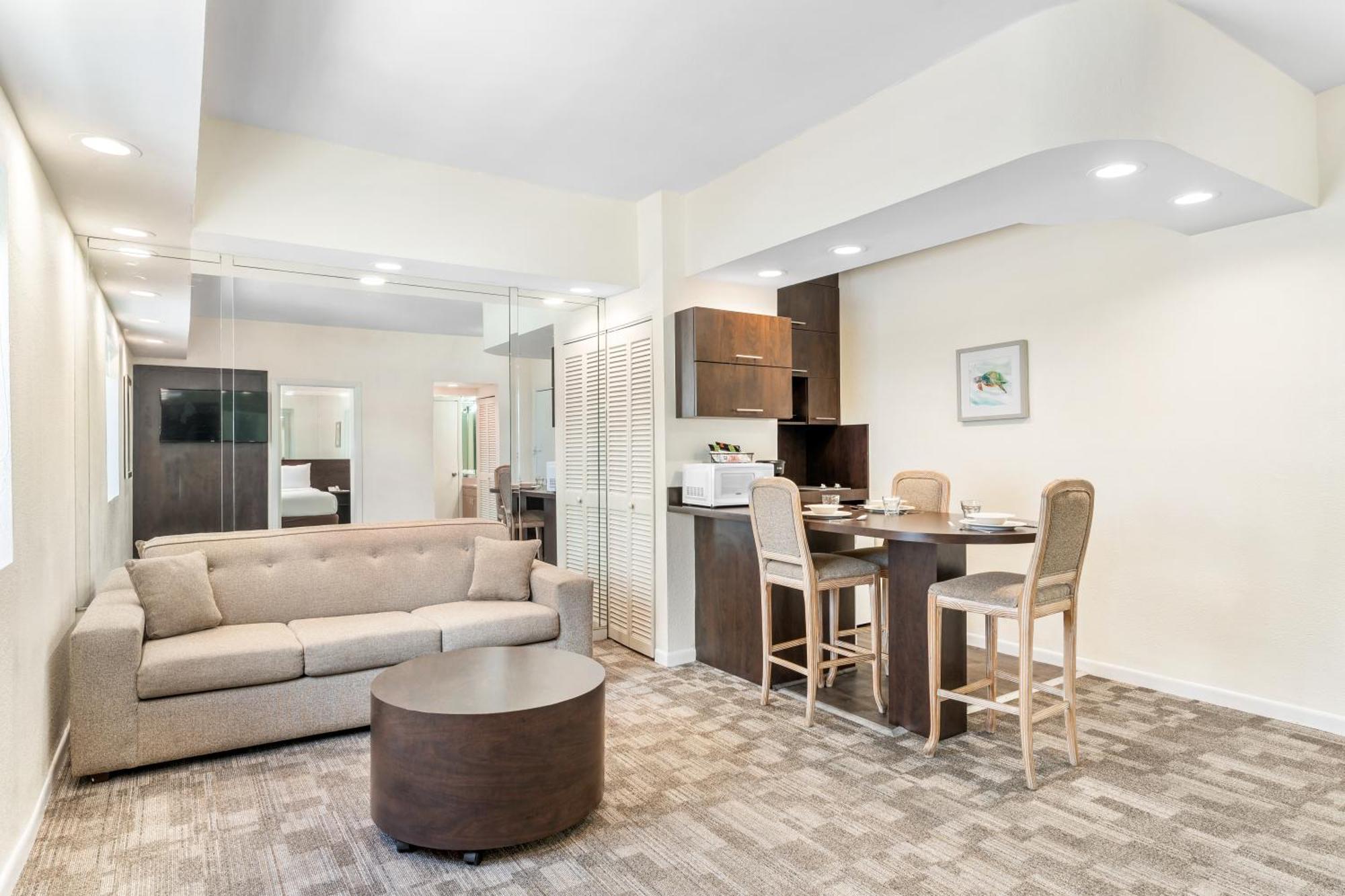 Premium King Suite