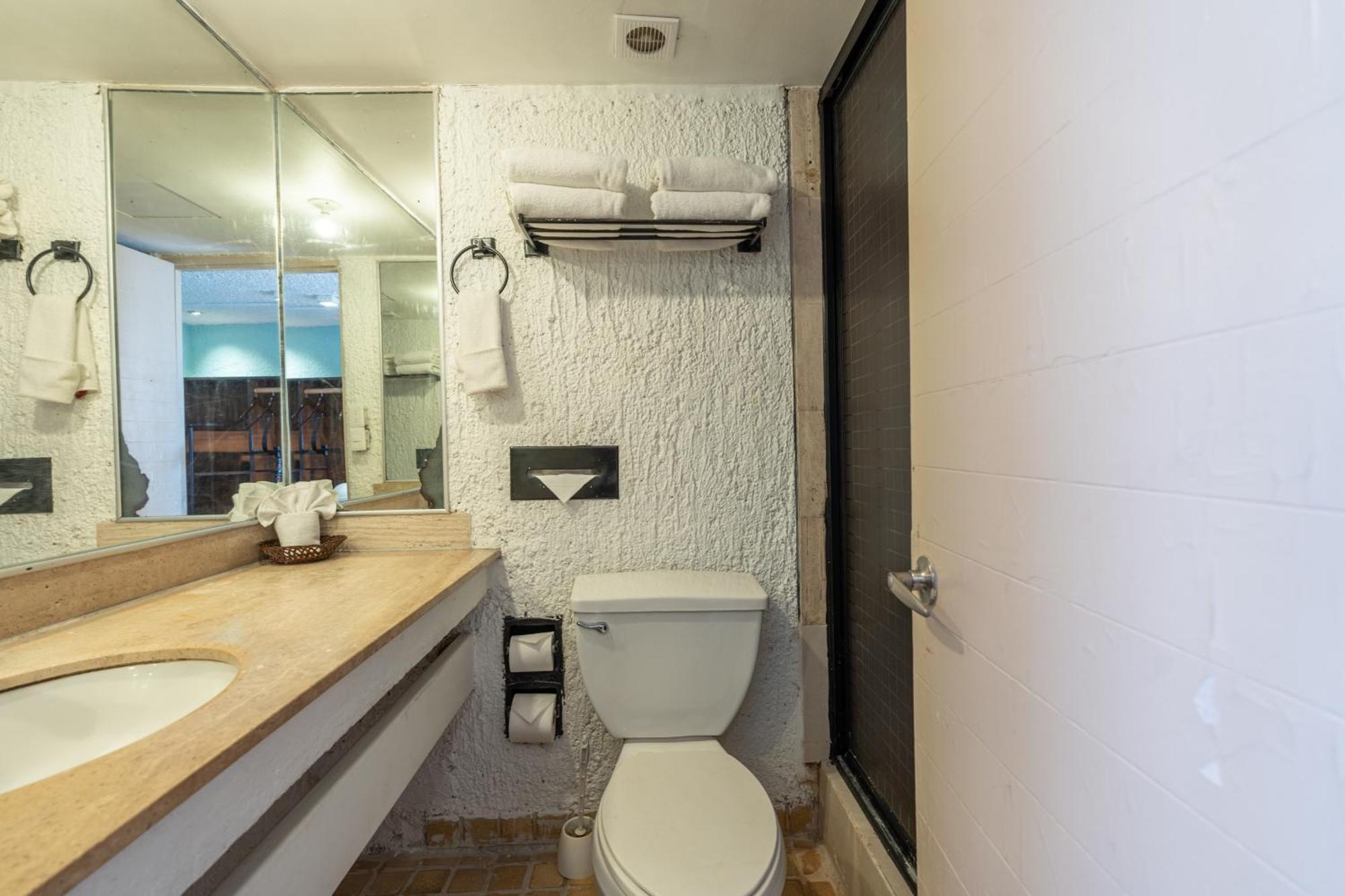 Standard Room Quad Private Bathroom