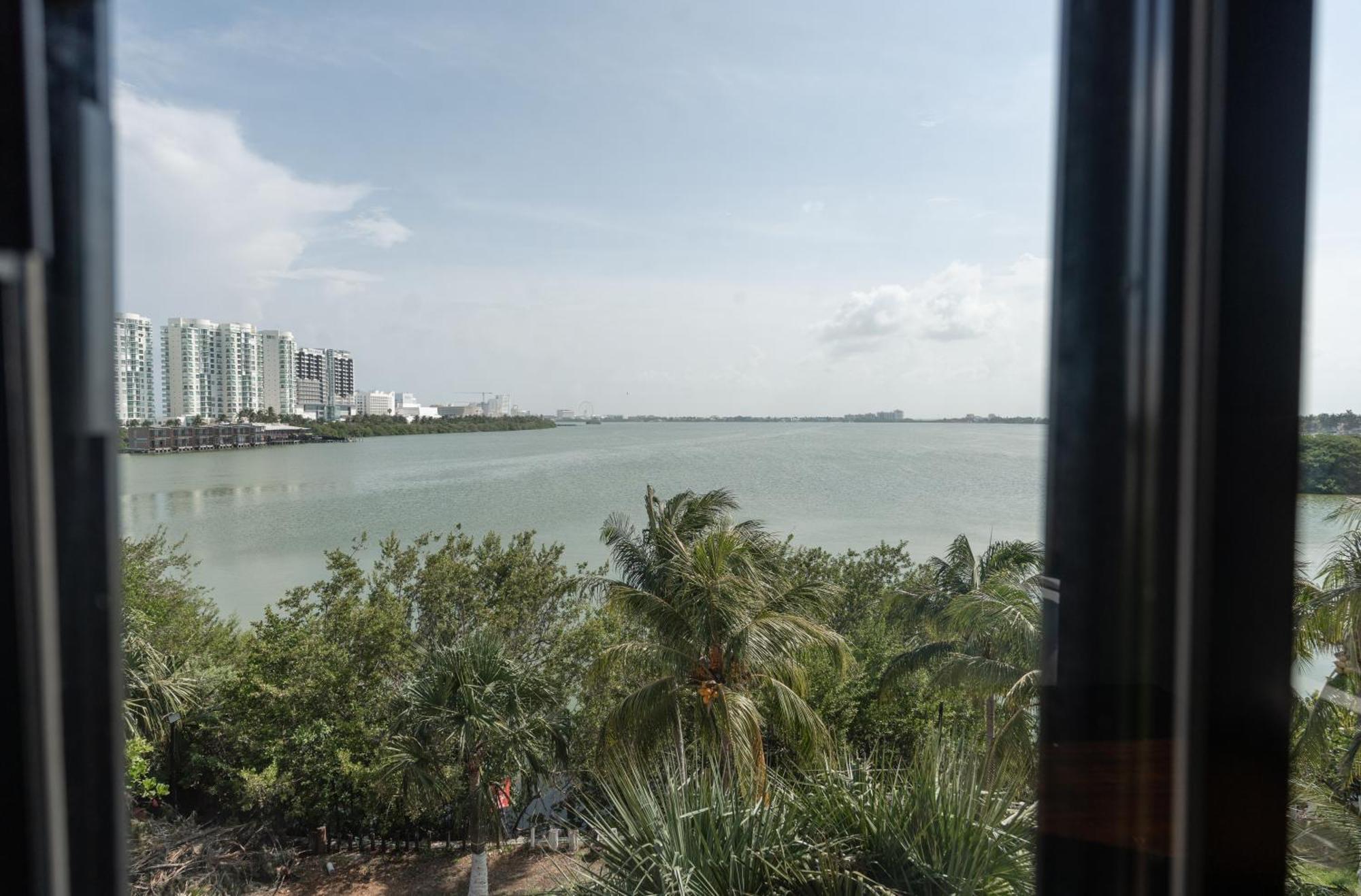 Premium Suite Lagoon View
